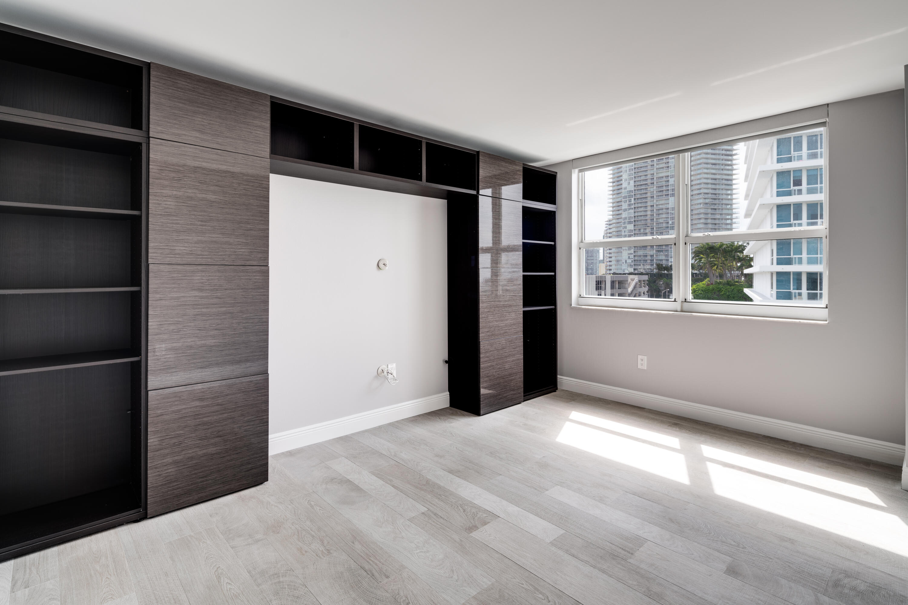 650 W West #701, Miami Beach FL 33139