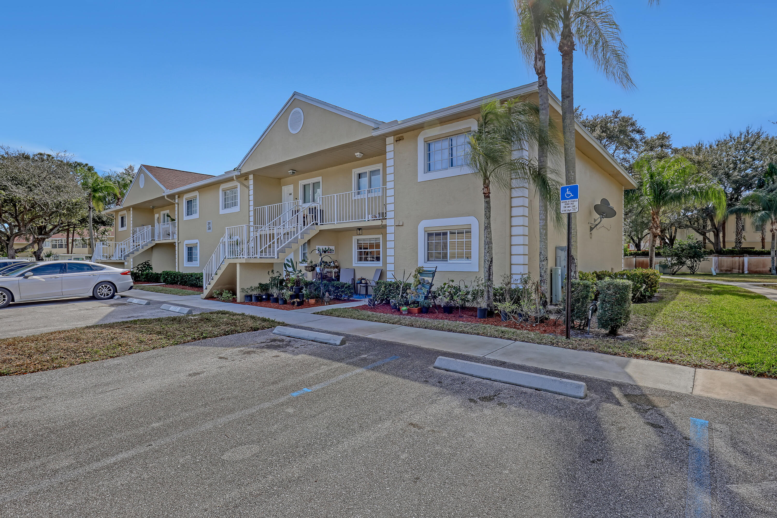 204 Palm Beach Trace #204, Royal Palm Beach FL 33411