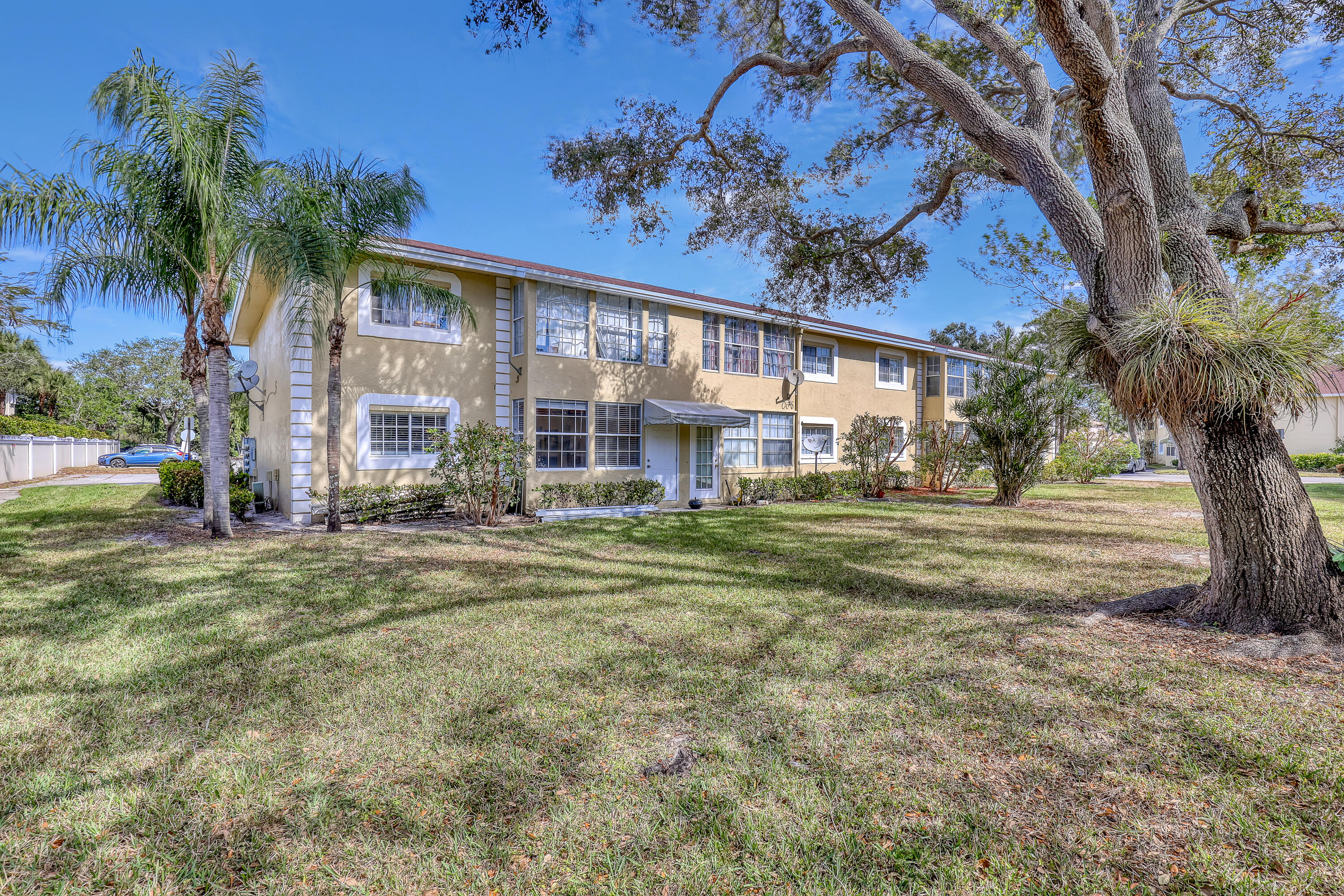 204 Palm Beach Trace #204, Royal Palm Beach FL 33411