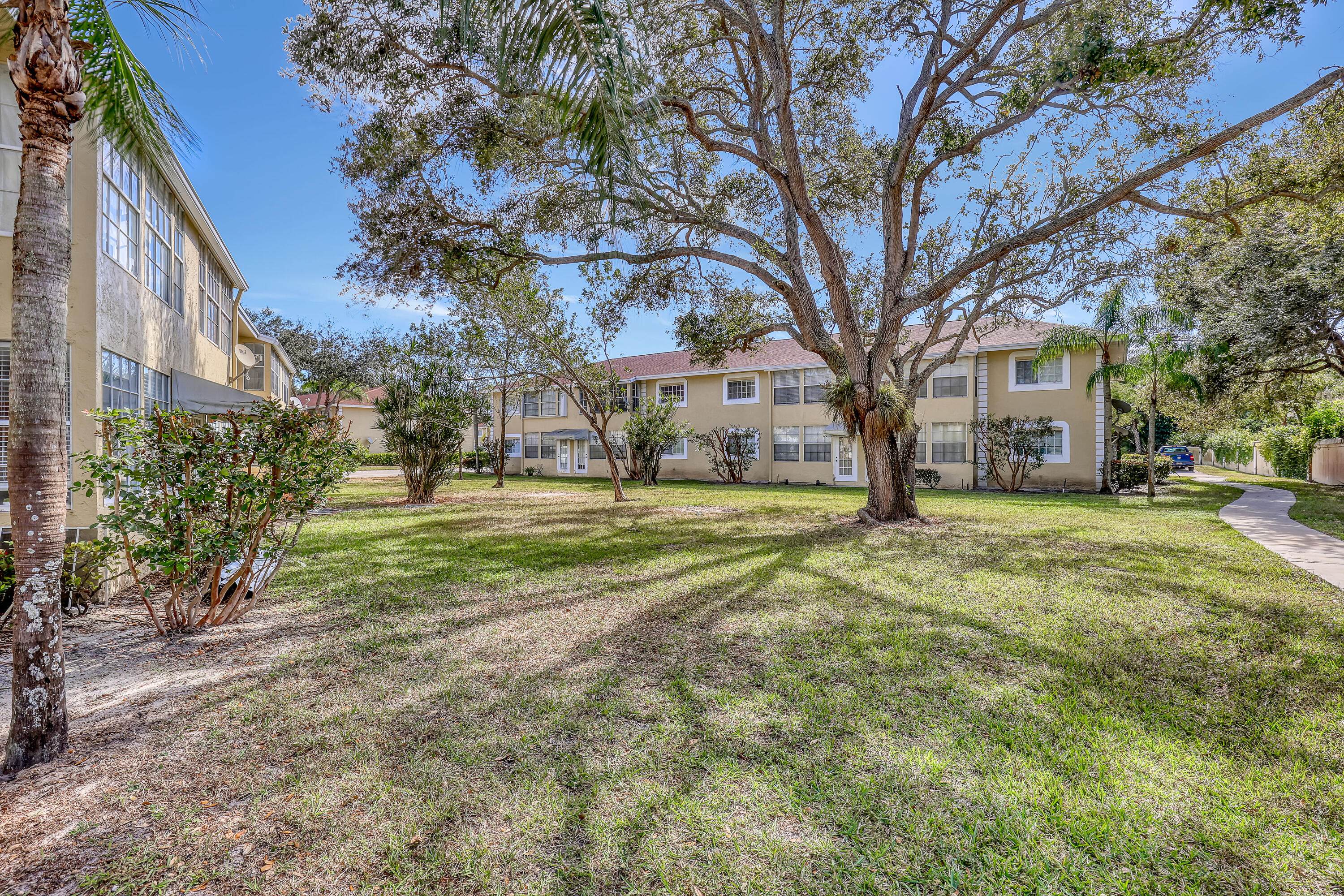 204 Palm Beach Trace #204, Royal Palm Beach FL 33411