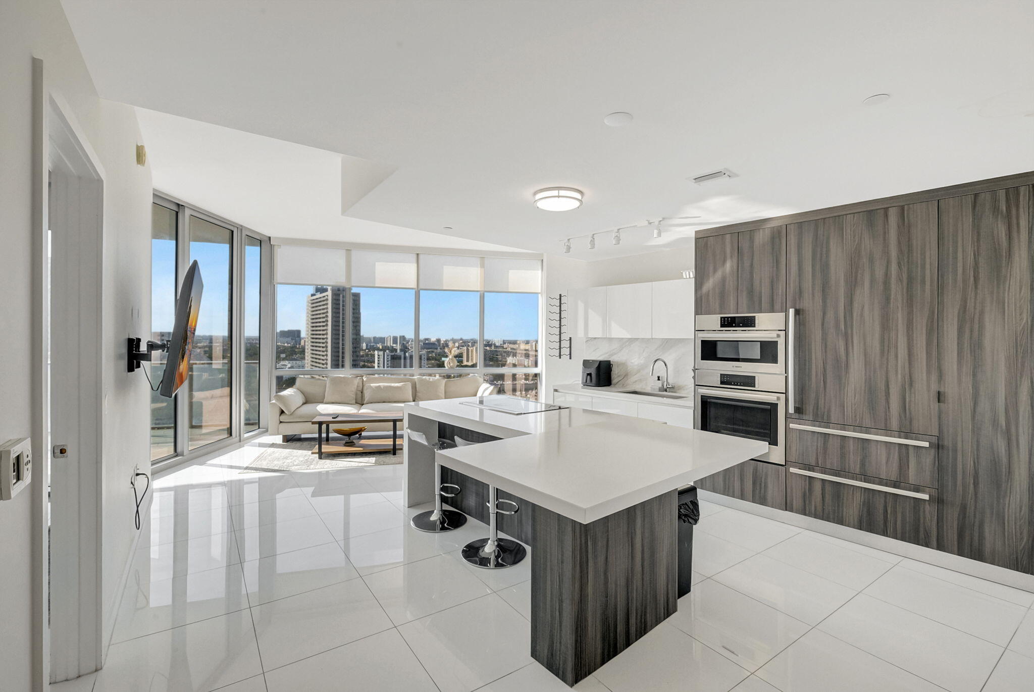 851 NE 1st #1604, Miami FL 33132