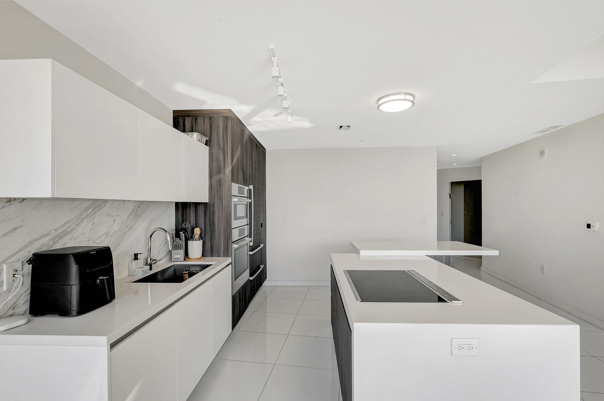 851 NE 1st #1604, Miami FL 33132