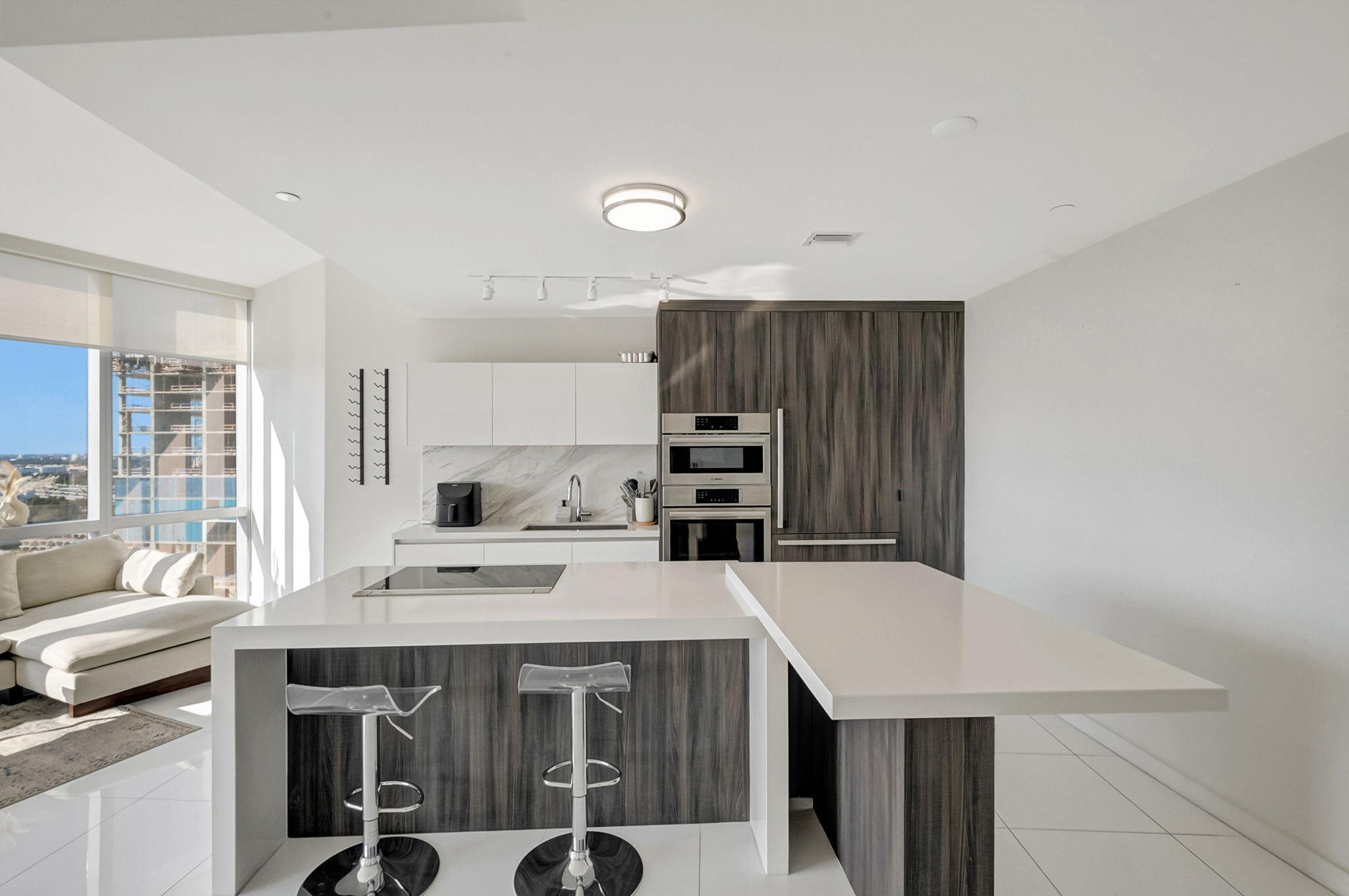 851 NE 1st #1604, Miami FL 33132