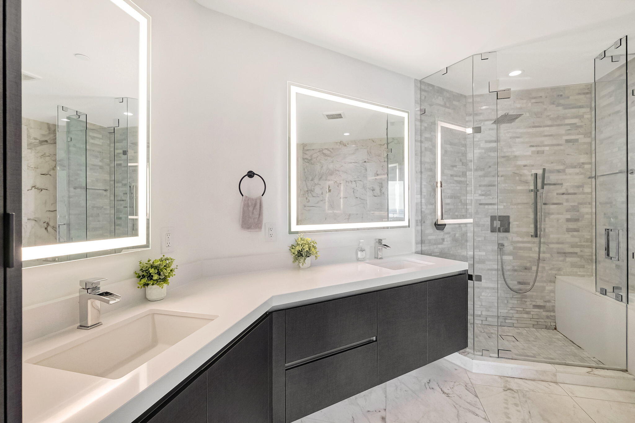 851 NE 1st #1604, Miami FL 33132