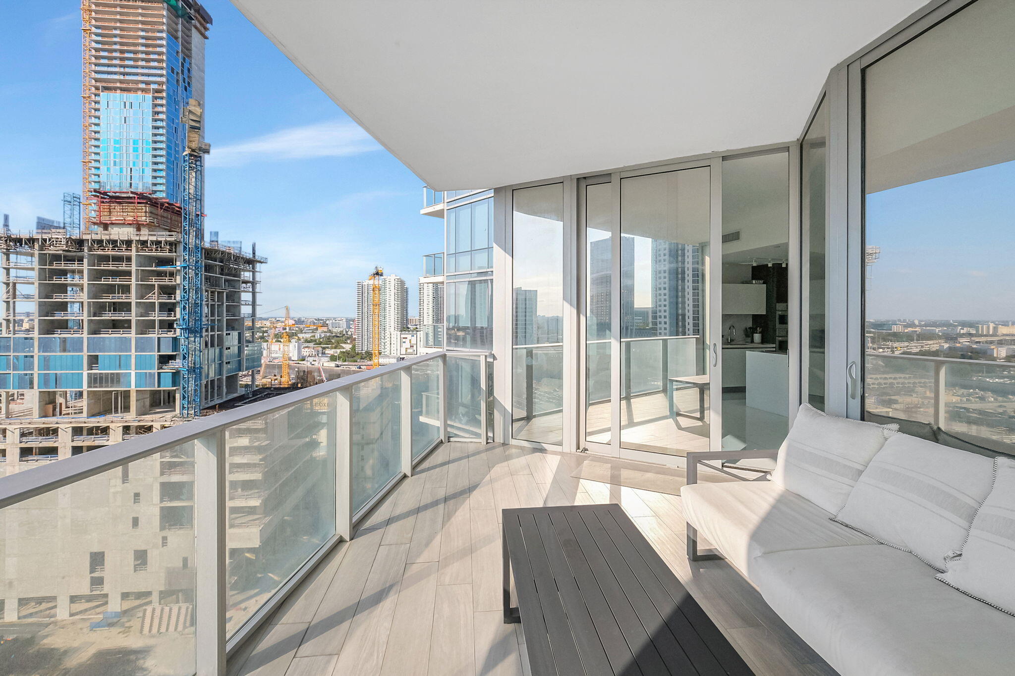 851 NE 1st #1604, Miami FL 33132