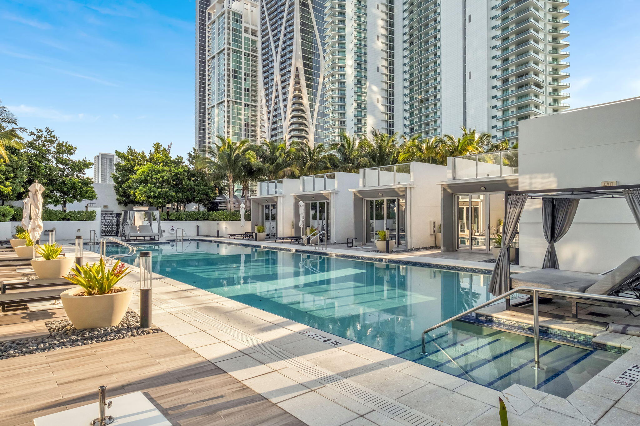 851 NE 1st #1604, Miami FL 33132