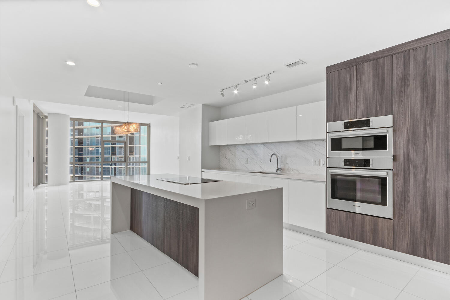851 NE 1st #3512, Miami FL 33132