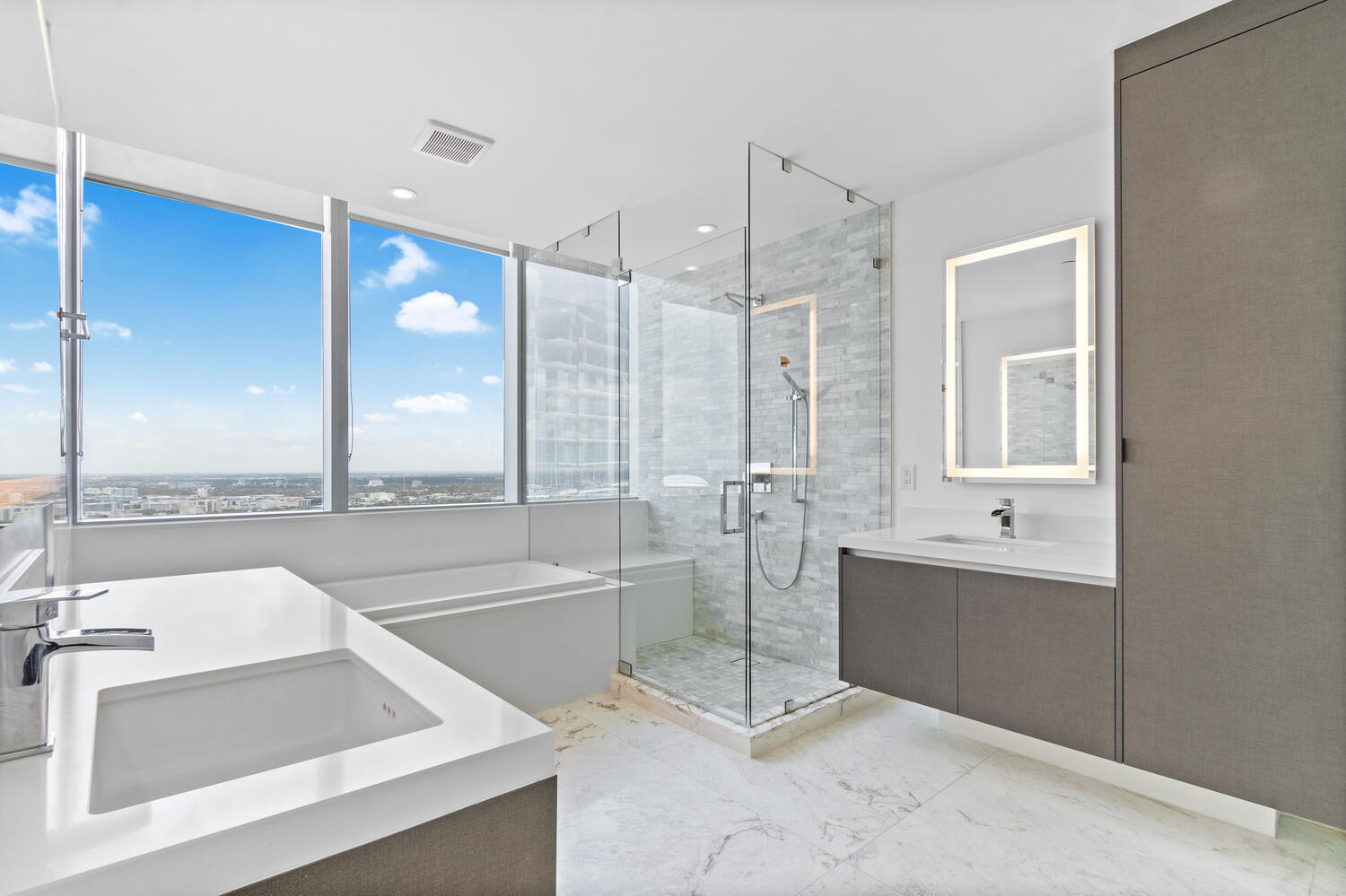 851 NE 1st #3512, Miami FL 33132