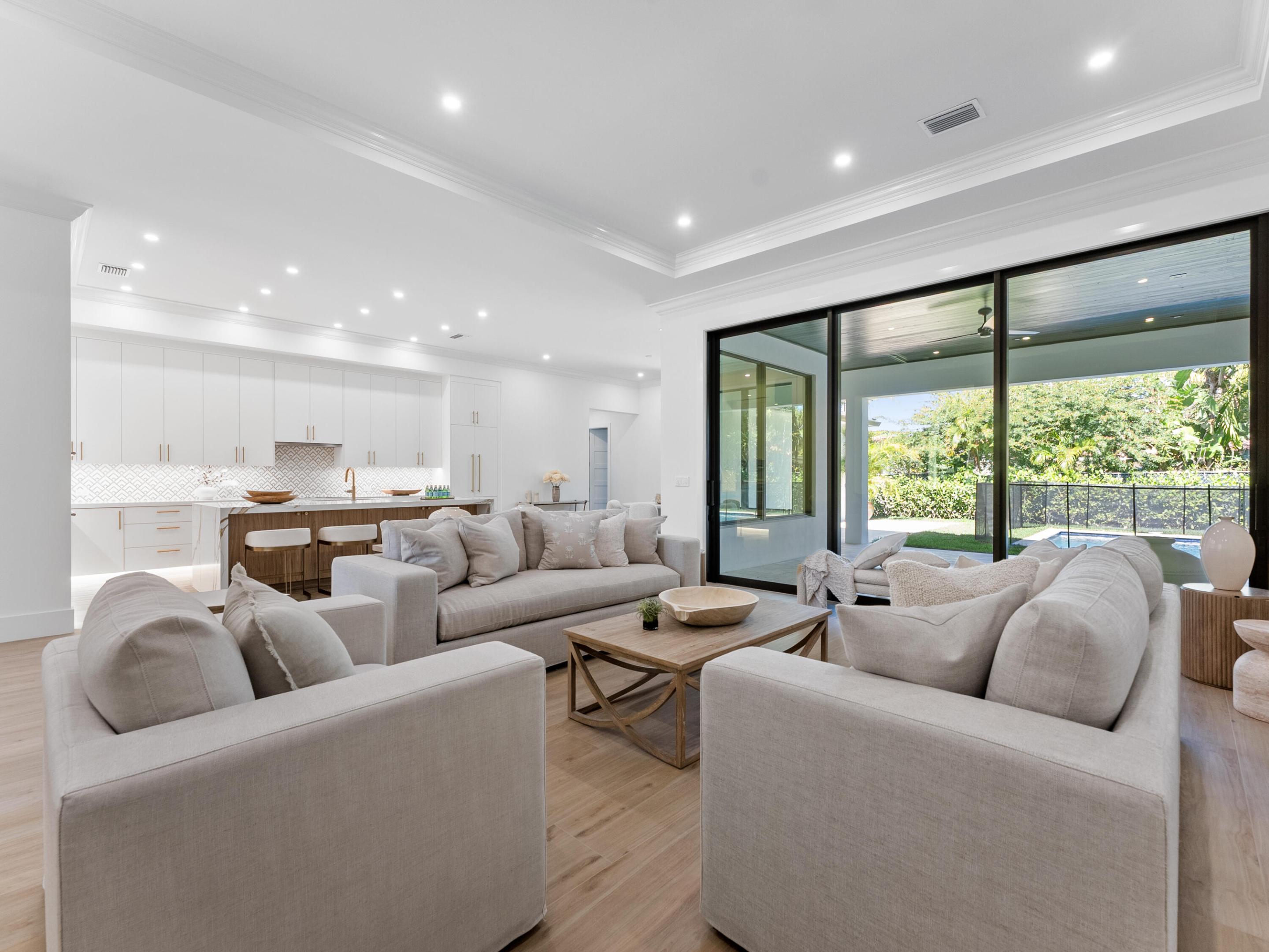 715 Mission Hill, Boynton Beach FL 33435