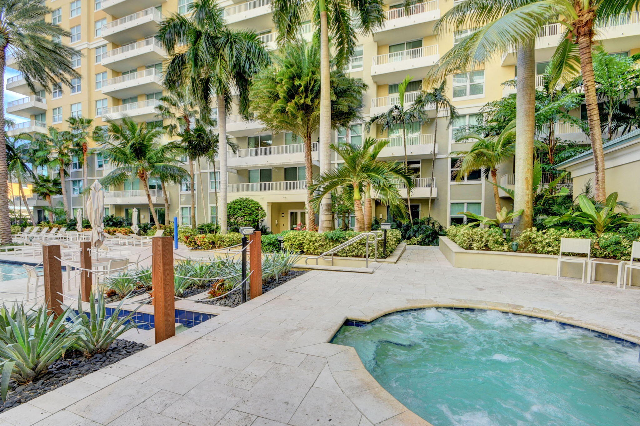 625 Casa Loma #403, Boynton Beach FL 33435