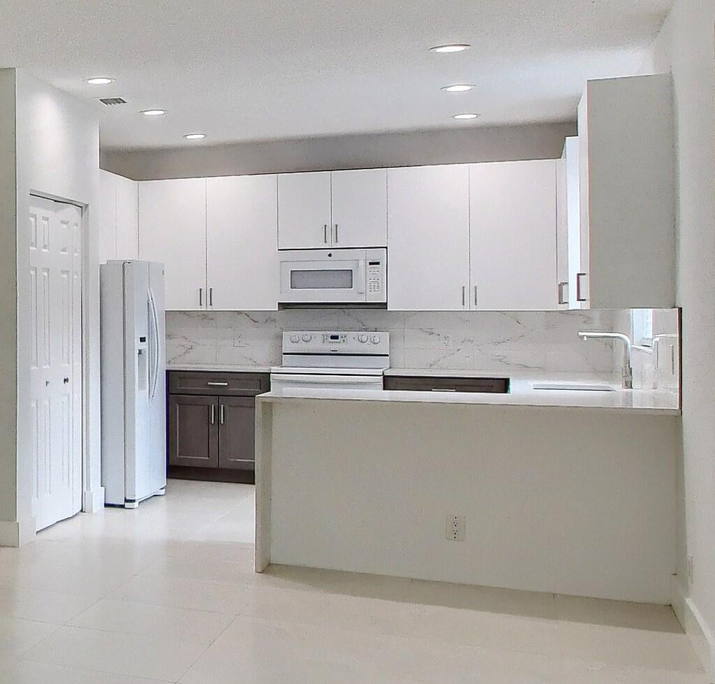 18165 Blue Lake, Boca Raton FL 33498