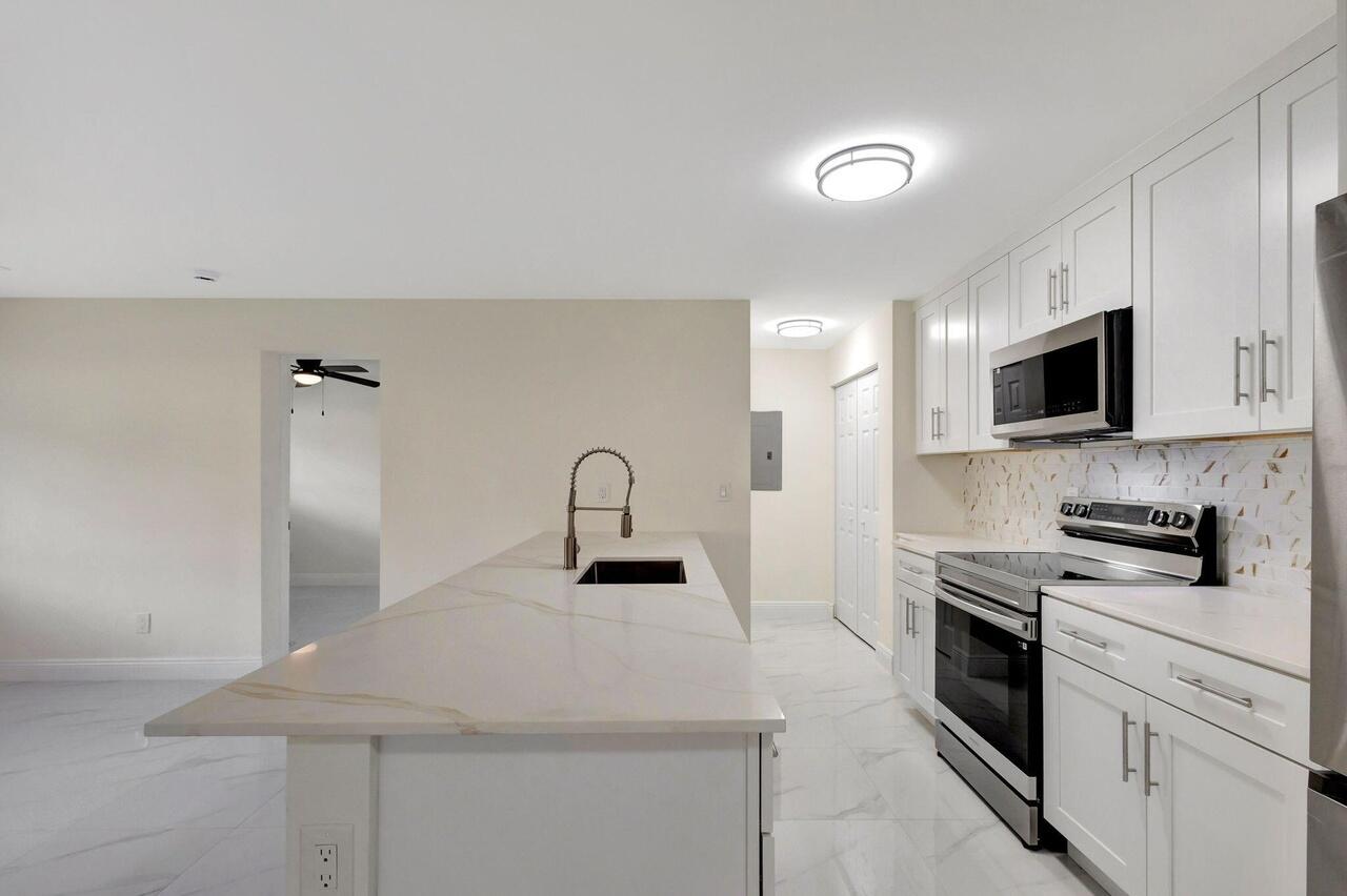 2016 Avenue, Riviera Beach FL 33404