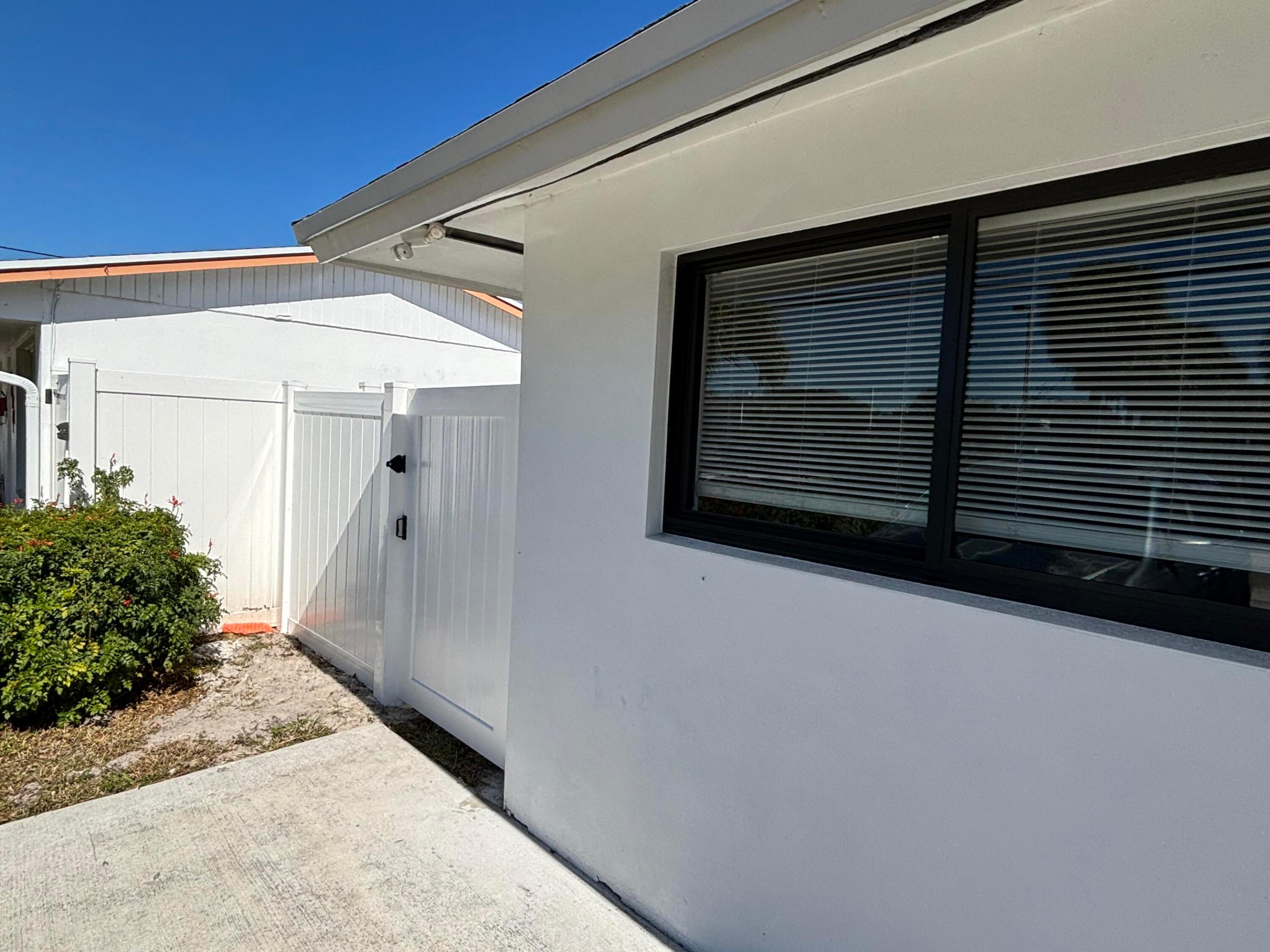 2016 Avenue, Riviera Beach FL 33404