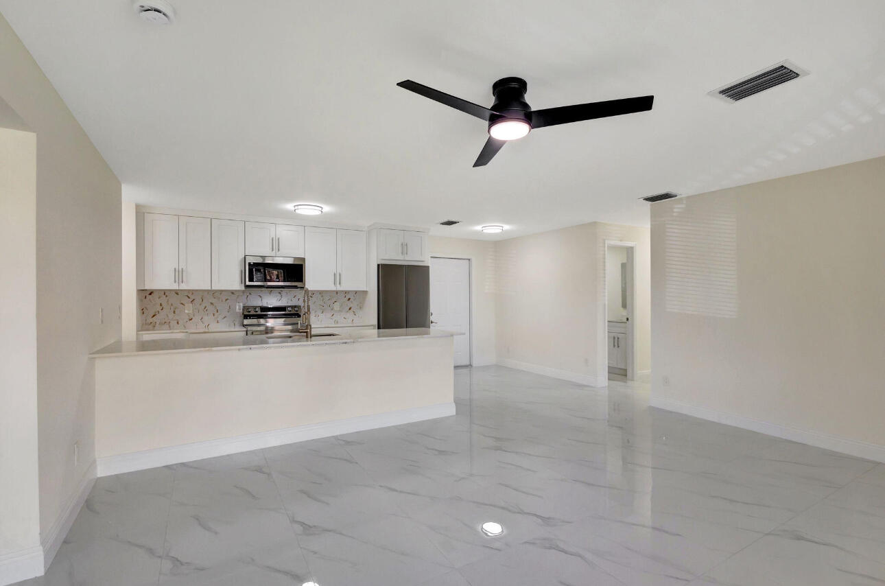 2016 Avenue, Riviera Beach FL 33404