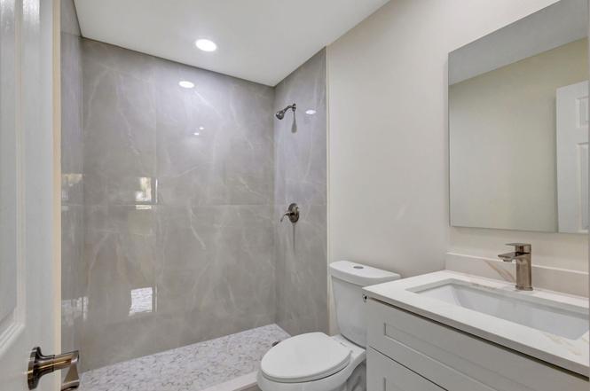 2016 Avenue, Riviera Beach FL 33404