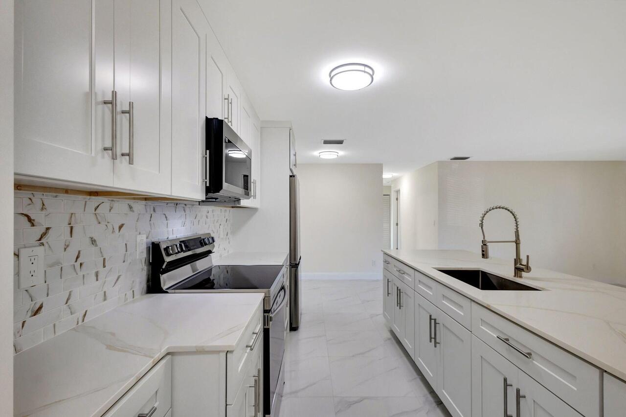 2016 Avenue, Riviera Beach FL 33404