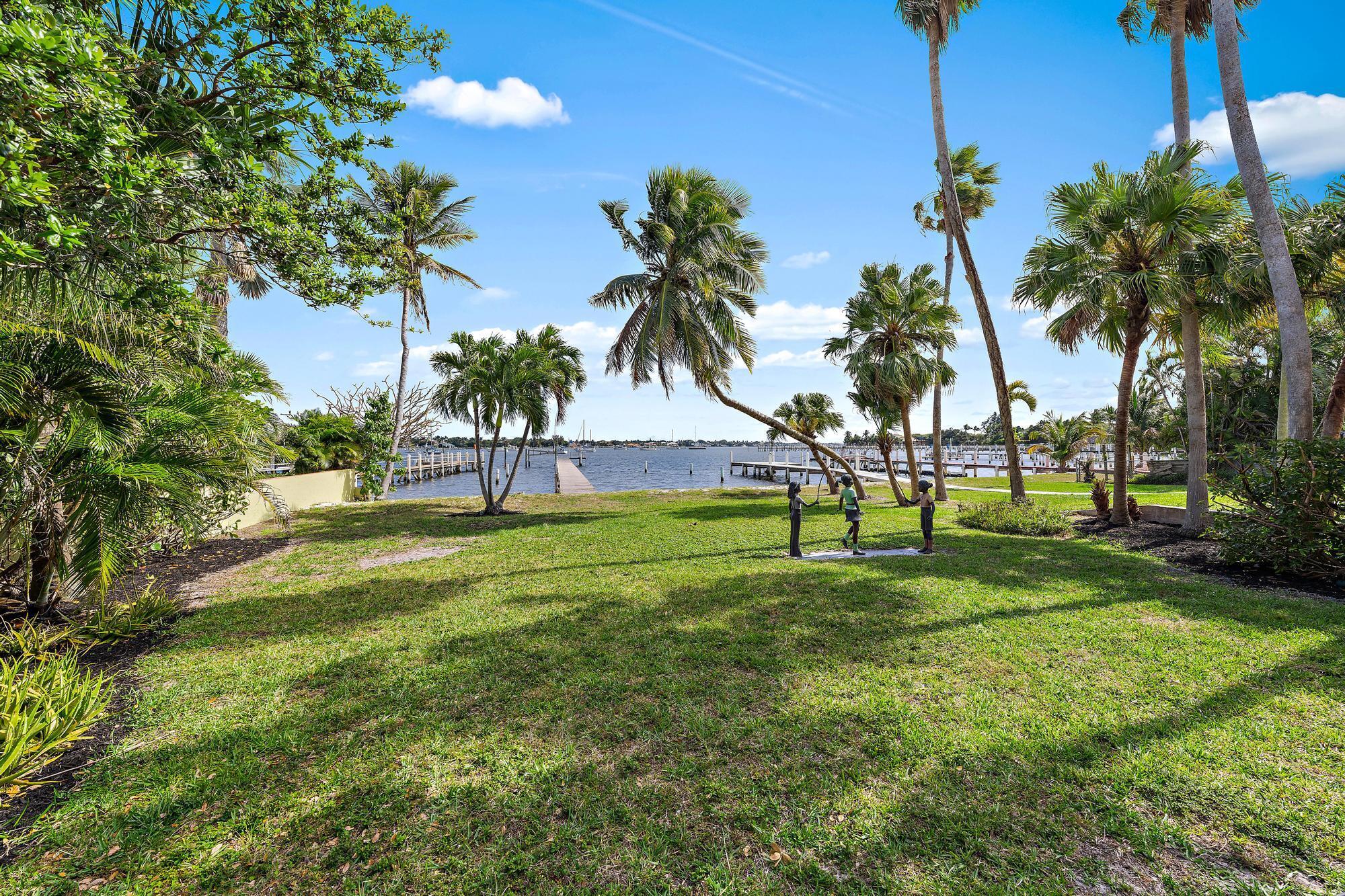 122 S Lake, Lantana FL 33462