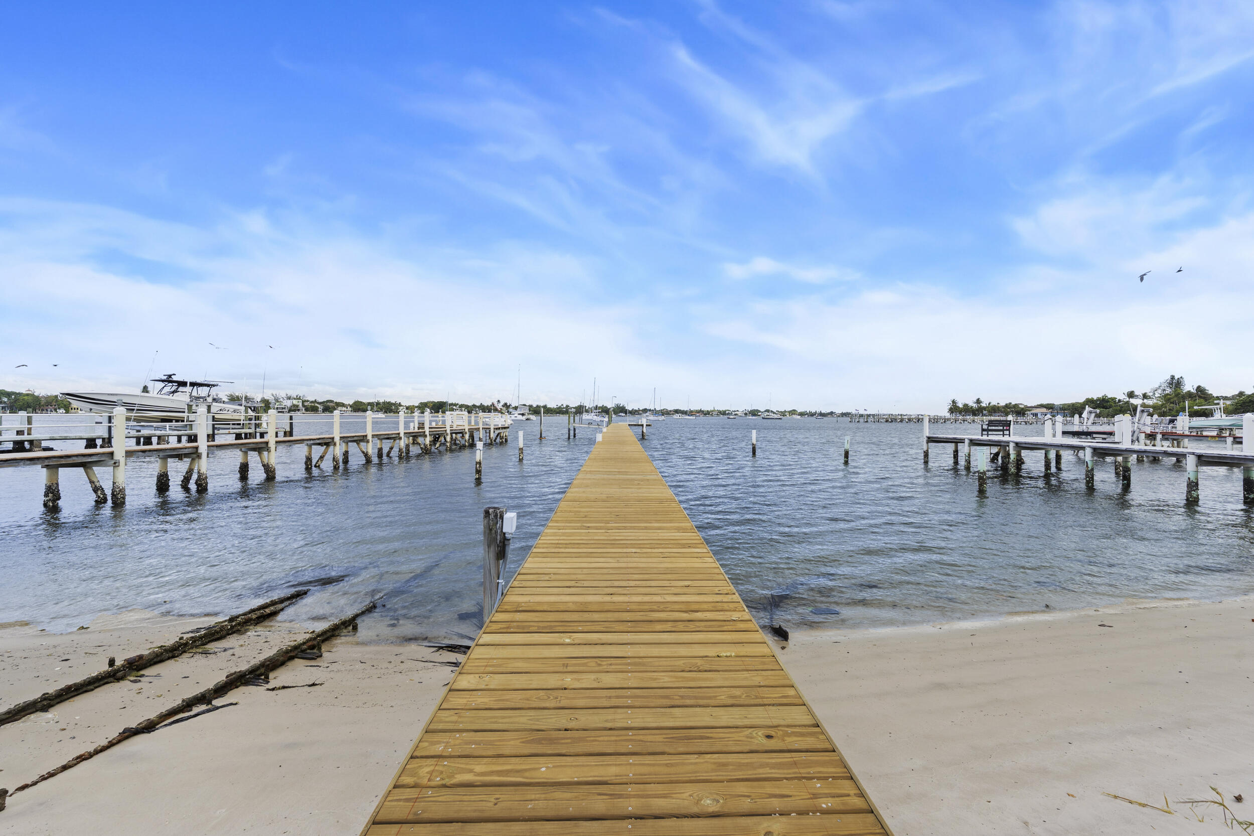 122 S Lake, Lantana FL 33462