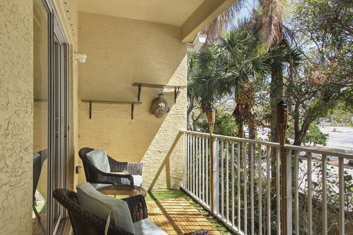 110 Lighthouse #H, Tequesta FL 33469