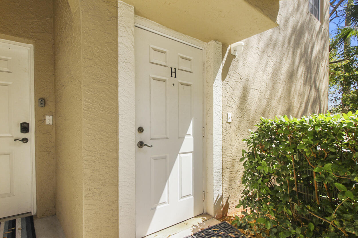 110 Lighthouse #H, Tequesta FL 33469