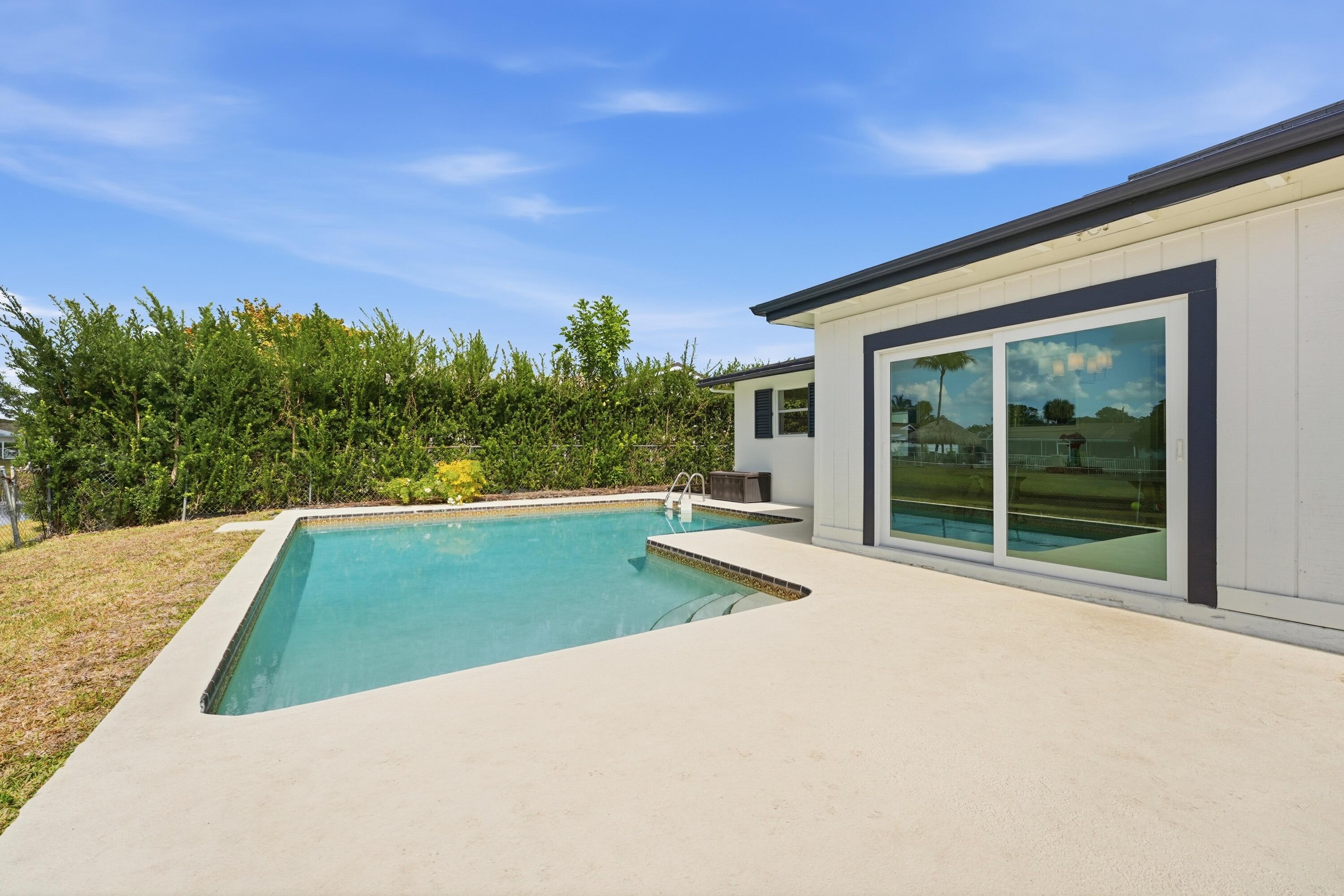 533 Riverside, Palm Beach Gardens FL 33410