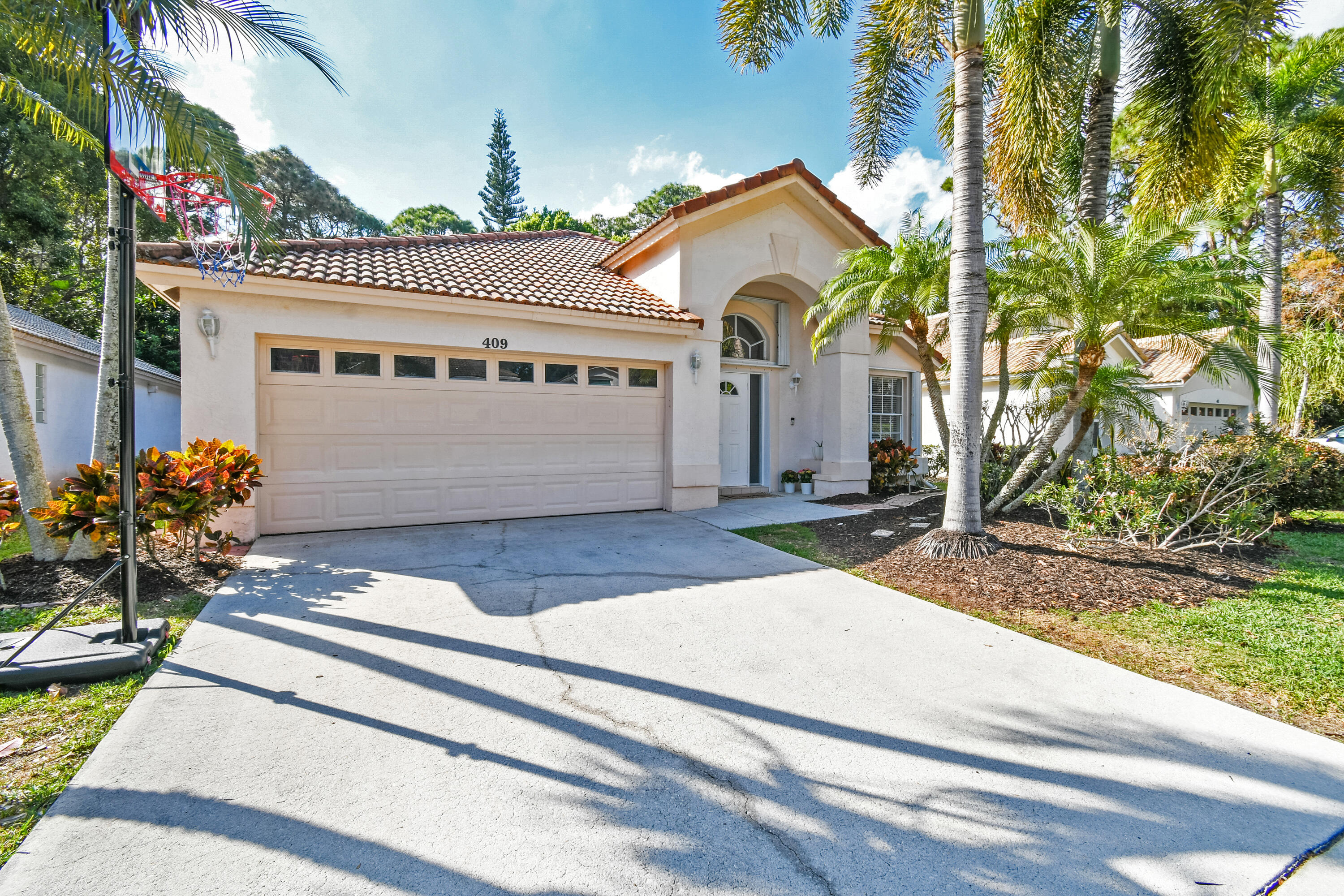 409 Woodview, Palm Beach Gardens FL 33418