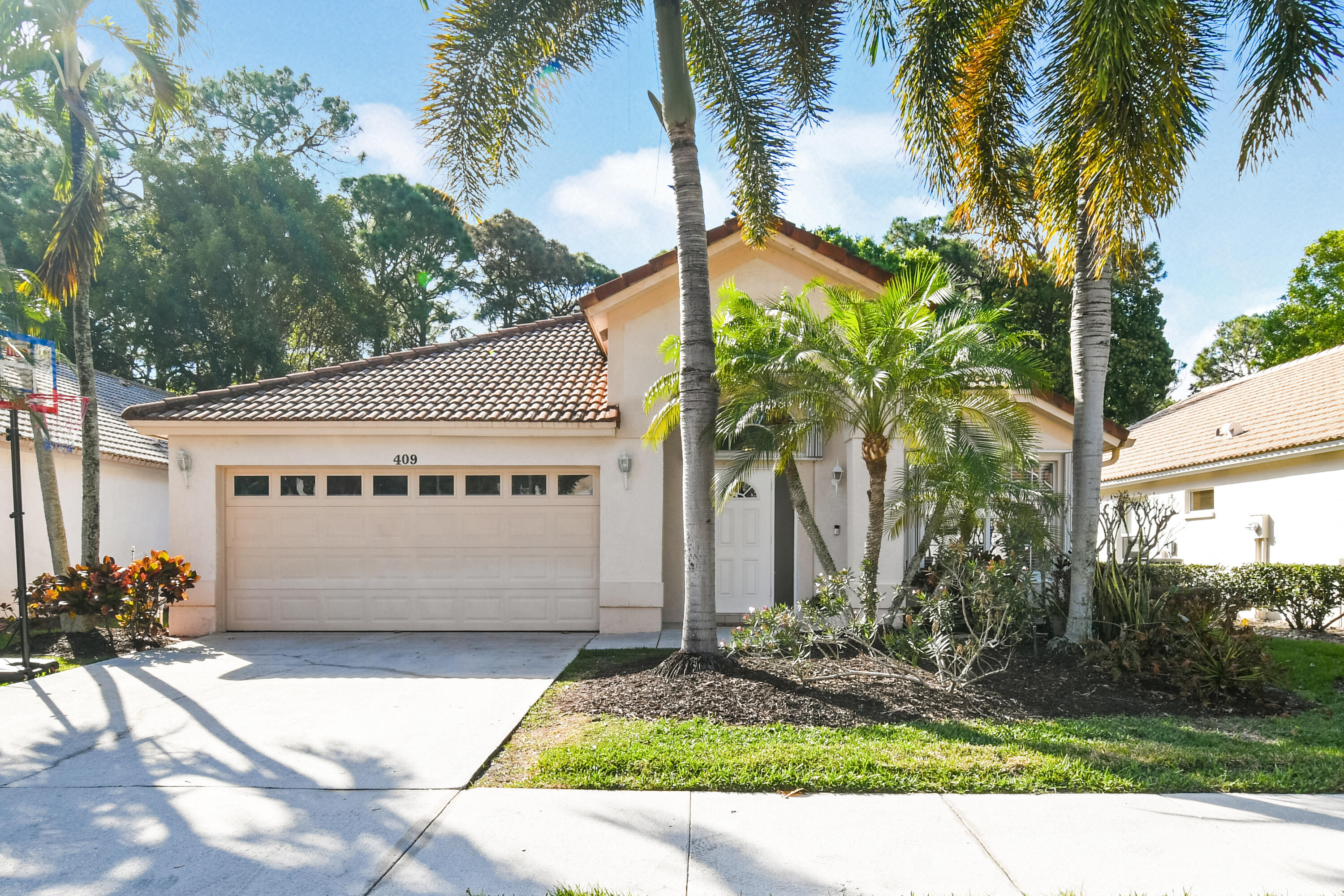 409 Woodview, Palm Beach Gardens FL 33418