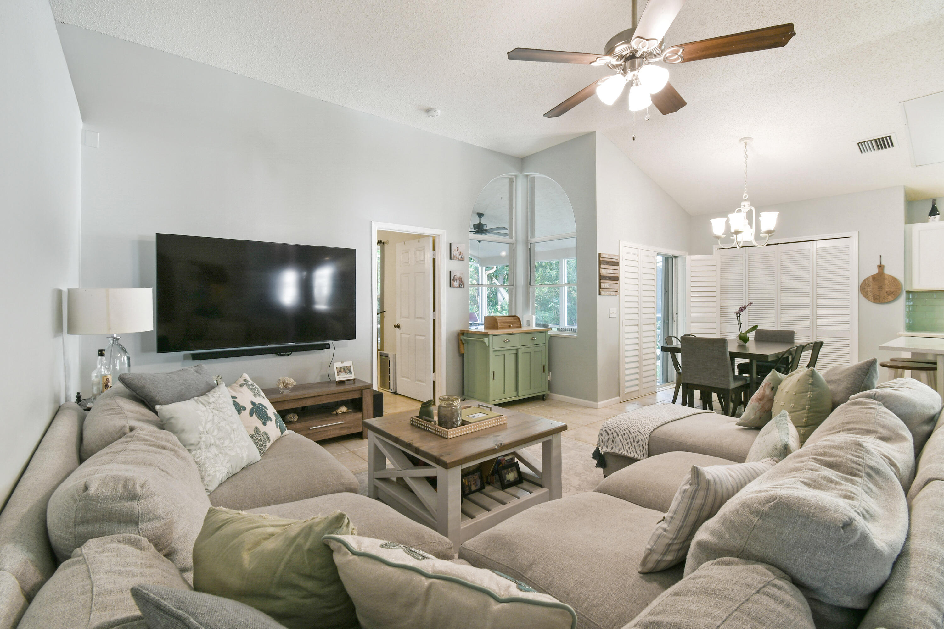 409 Woodview, Palm Beach Gardens FL 33418