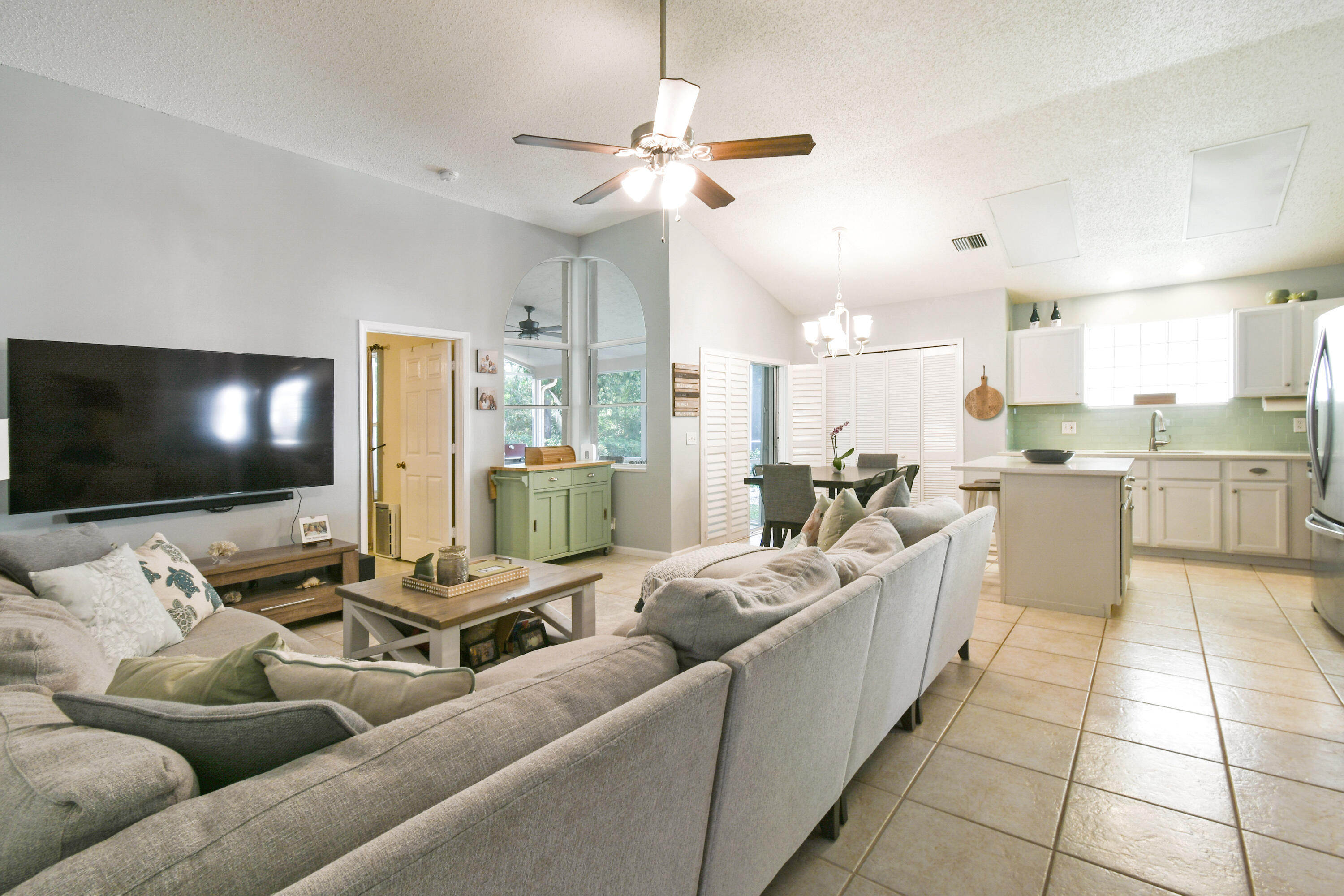 409 Woodview, Palm Beach Gardens FL 33418