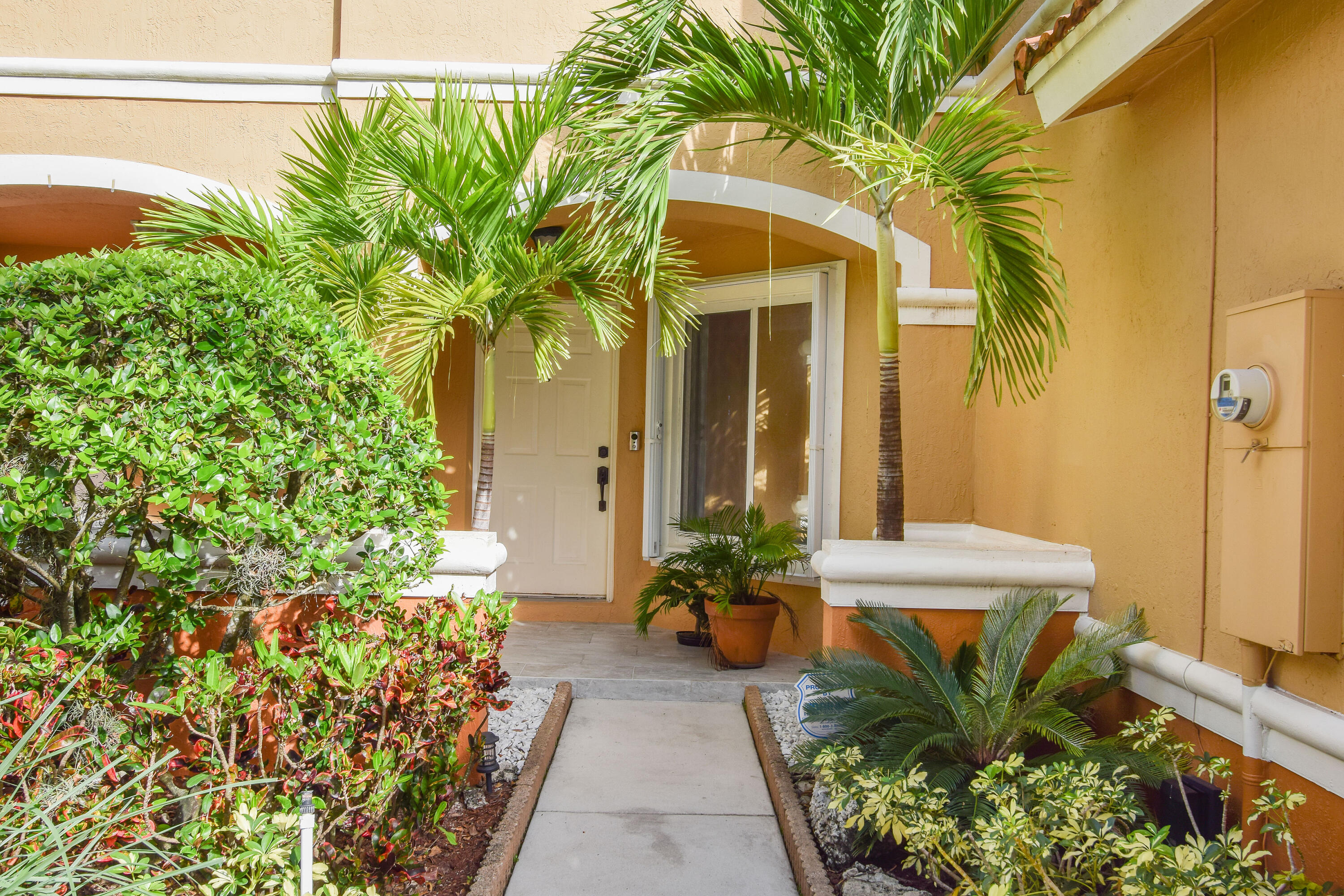 6125 Eaton, West Palm Beach FL 33411