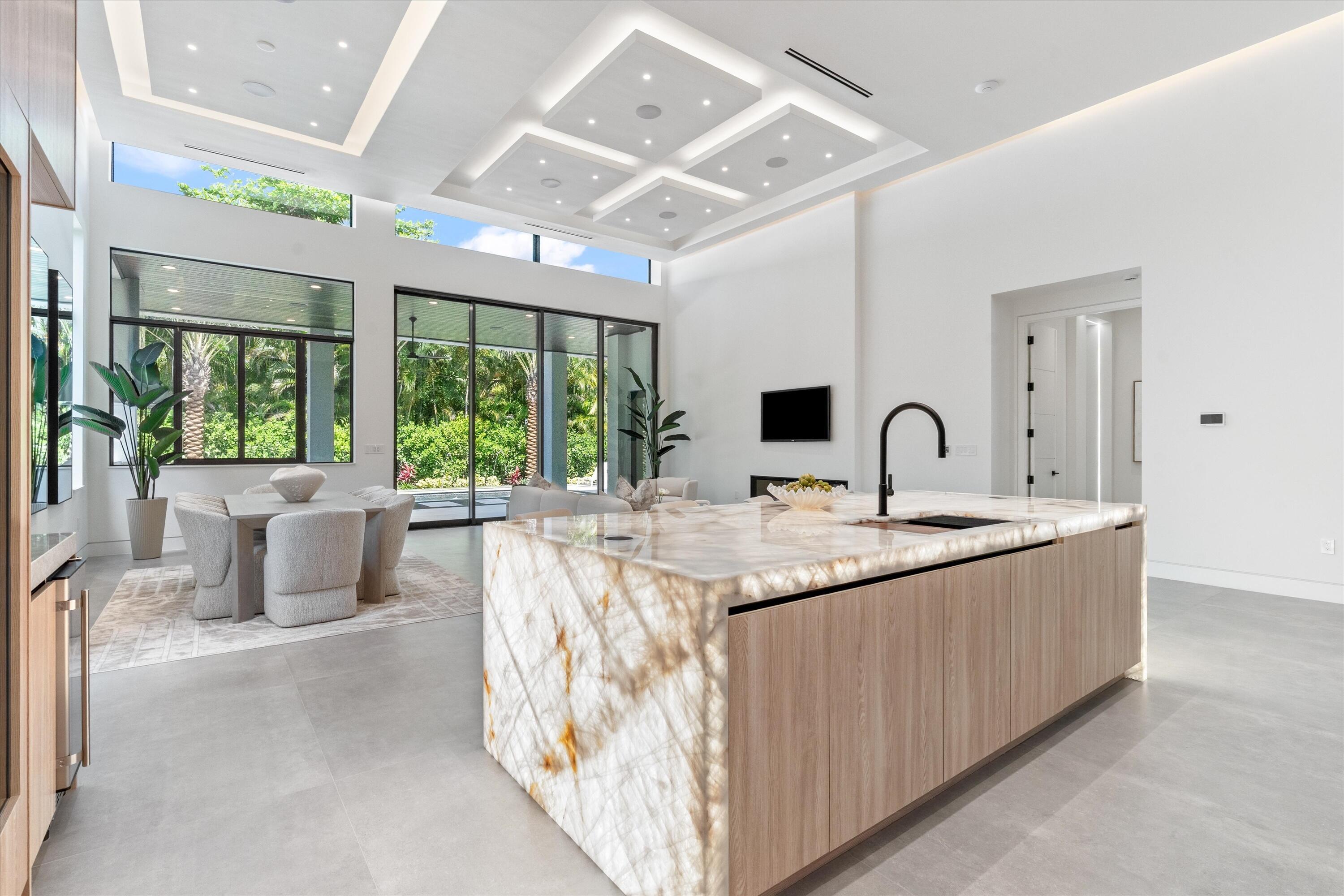 505 SE Atlantic, Lantana FL 33462