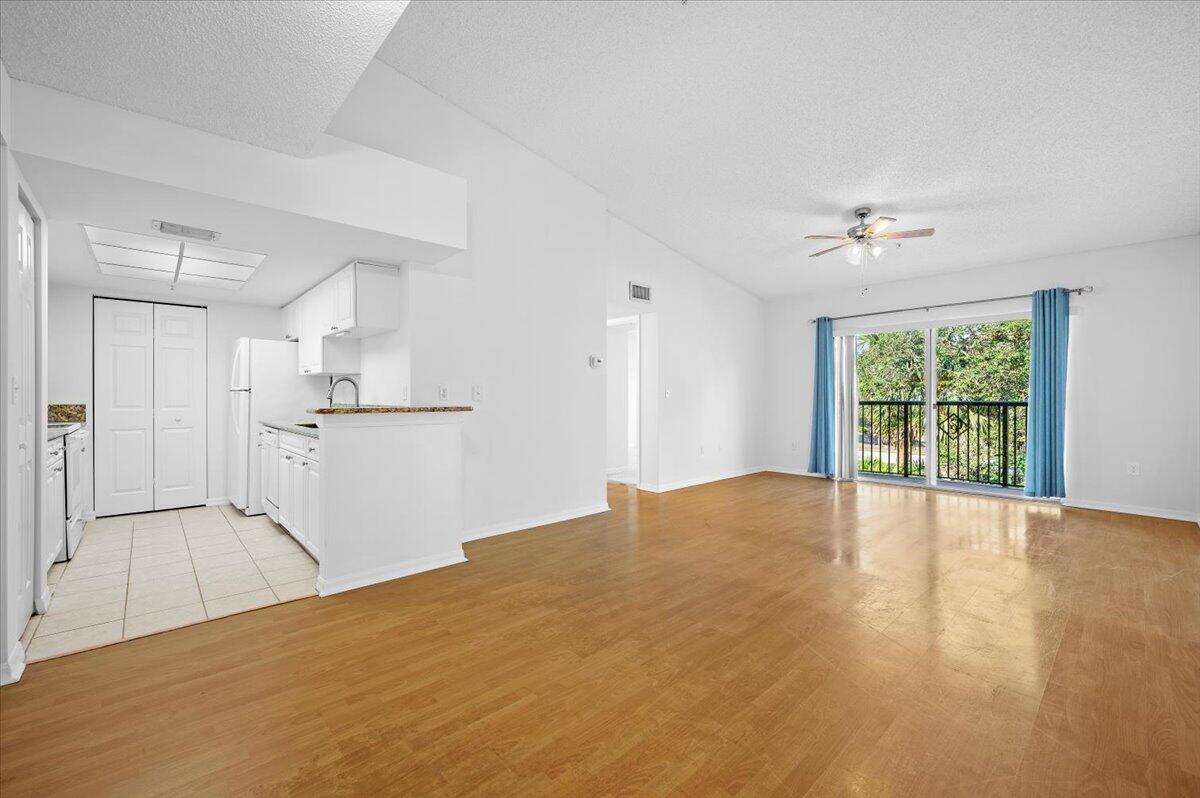 200 Crestwood #211, Royal Palm Beach FL 33411