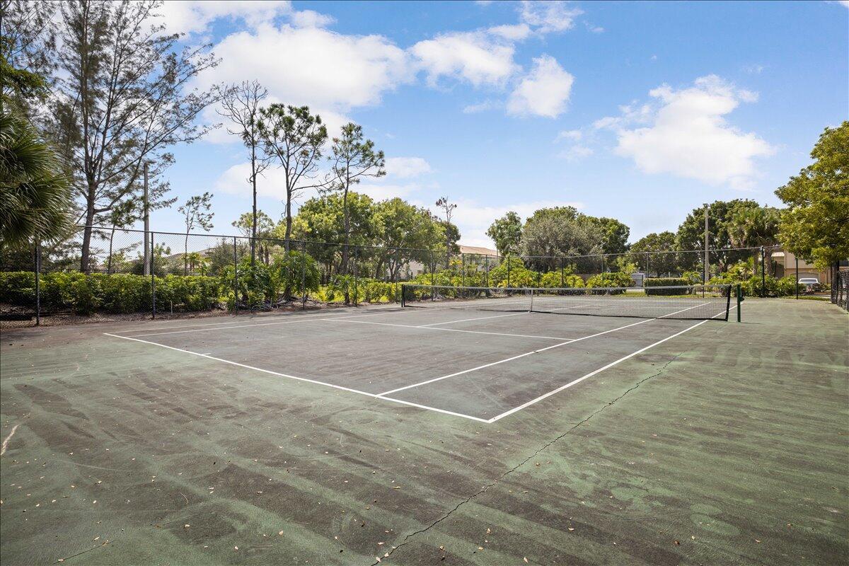 200 Crestwood #211, Royal Palm Beach FL 33411