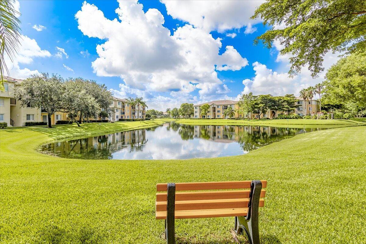 200 Crestwood #211, Royal Palm Beach FL 33411