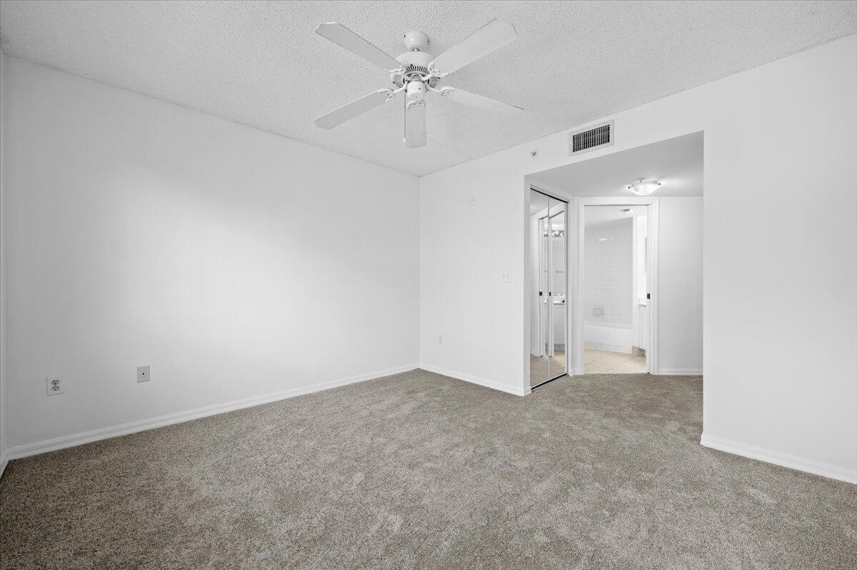 200 Crestwood #211, Royal Palm Beach FL 33411