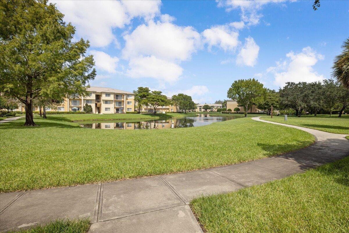 200 Crestwood #211, Royal Palm Beach FL 33411