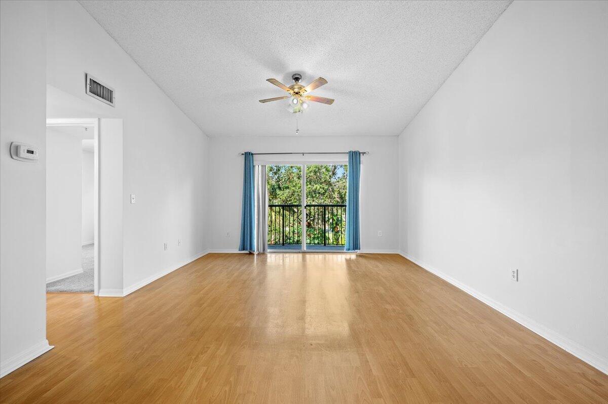 200 Crestwood #211, Royal Palm Beach FL 33411