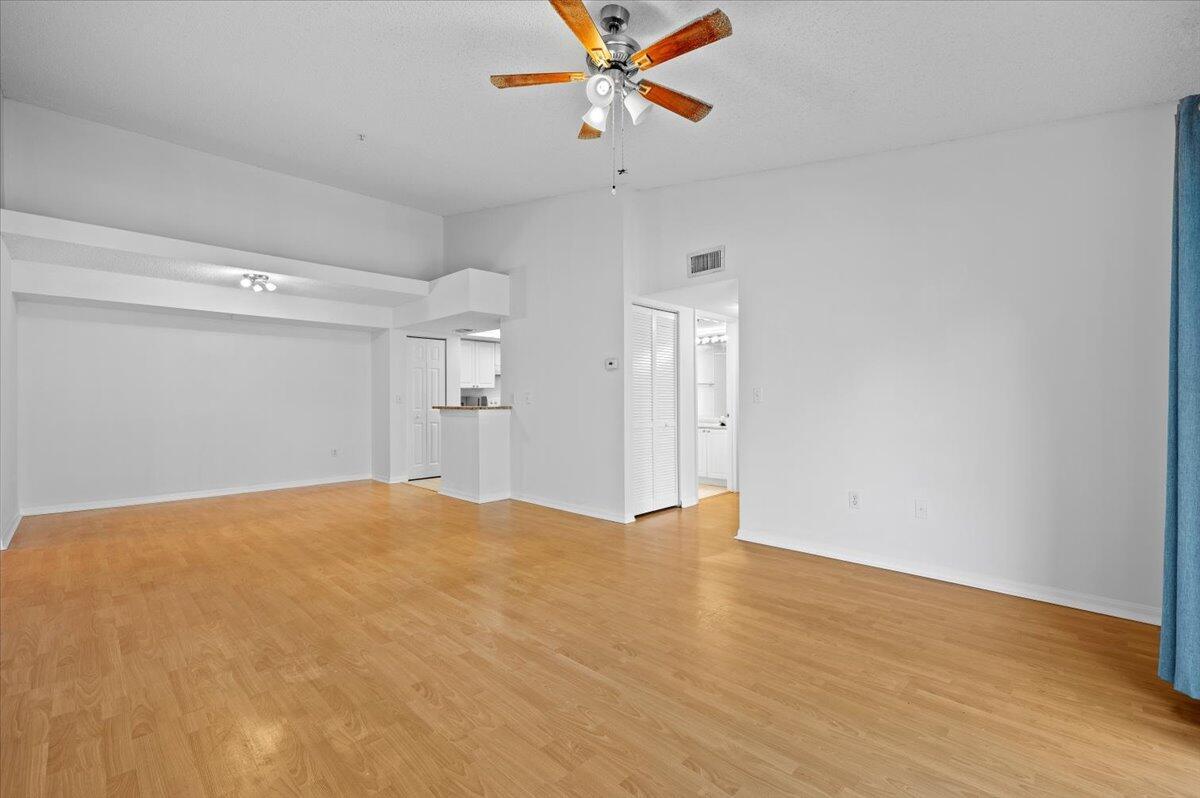200 Crestwood #211, Royal Palm Beach FL 33411