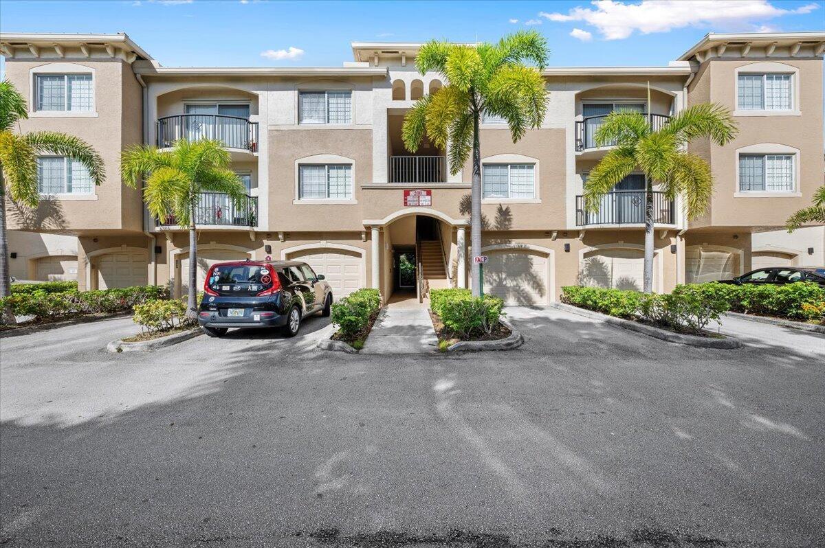 200 Crestwood #211, Royal Palm Beach FL 33411