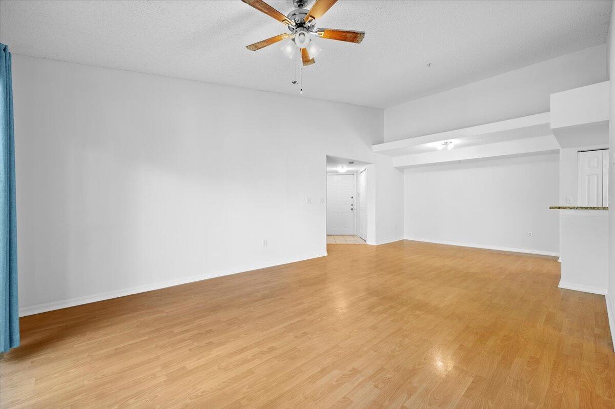 200 Crestwood #211, Royal Palm Beach FL 33411