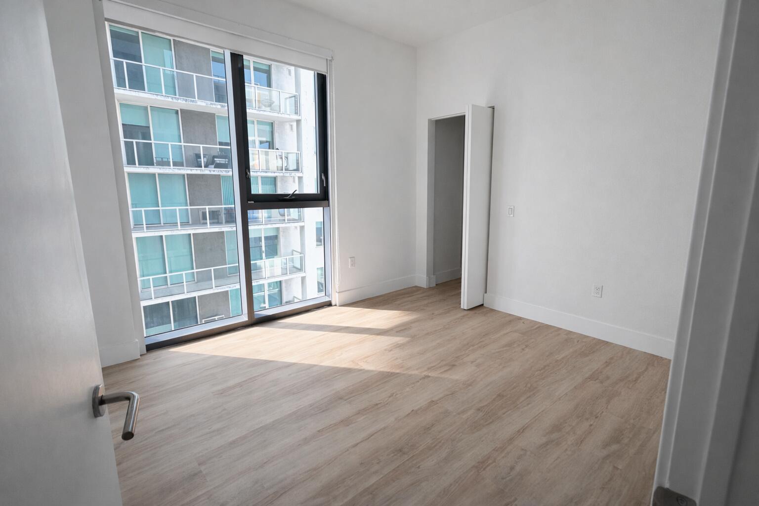 31 SE 6th #2708, Miami FL 33131