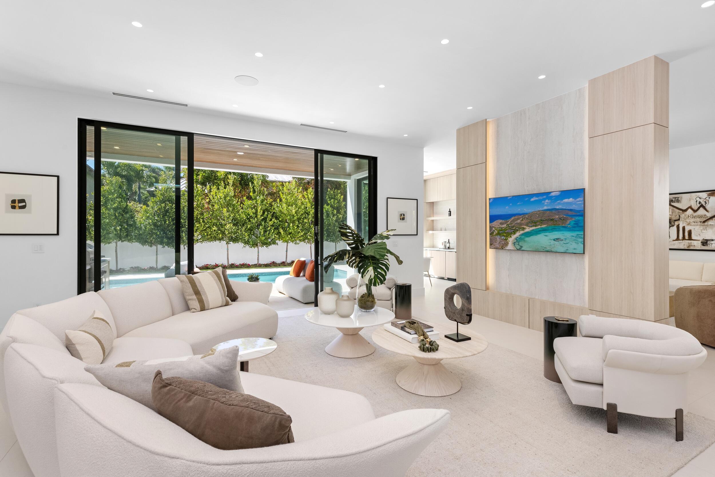 1051 NE 2nd, Boca Raton FL 33432