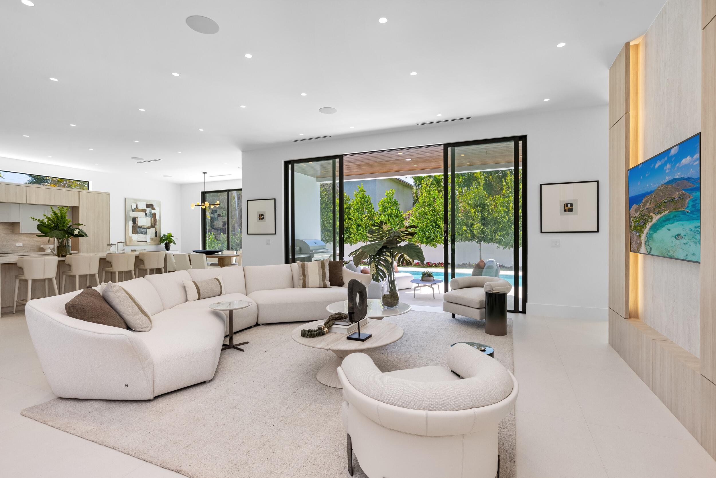 1051 NE 2nd, Boca Raton FL 33432