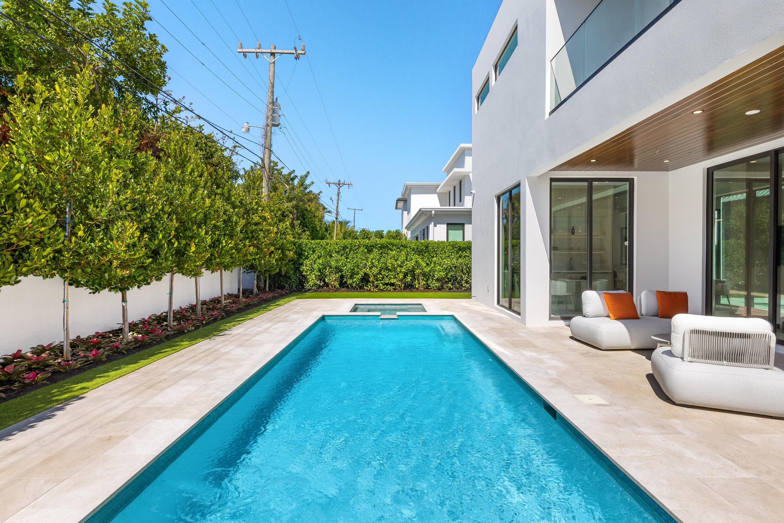 1051 NE 2nd, Boca Raton FL 33432