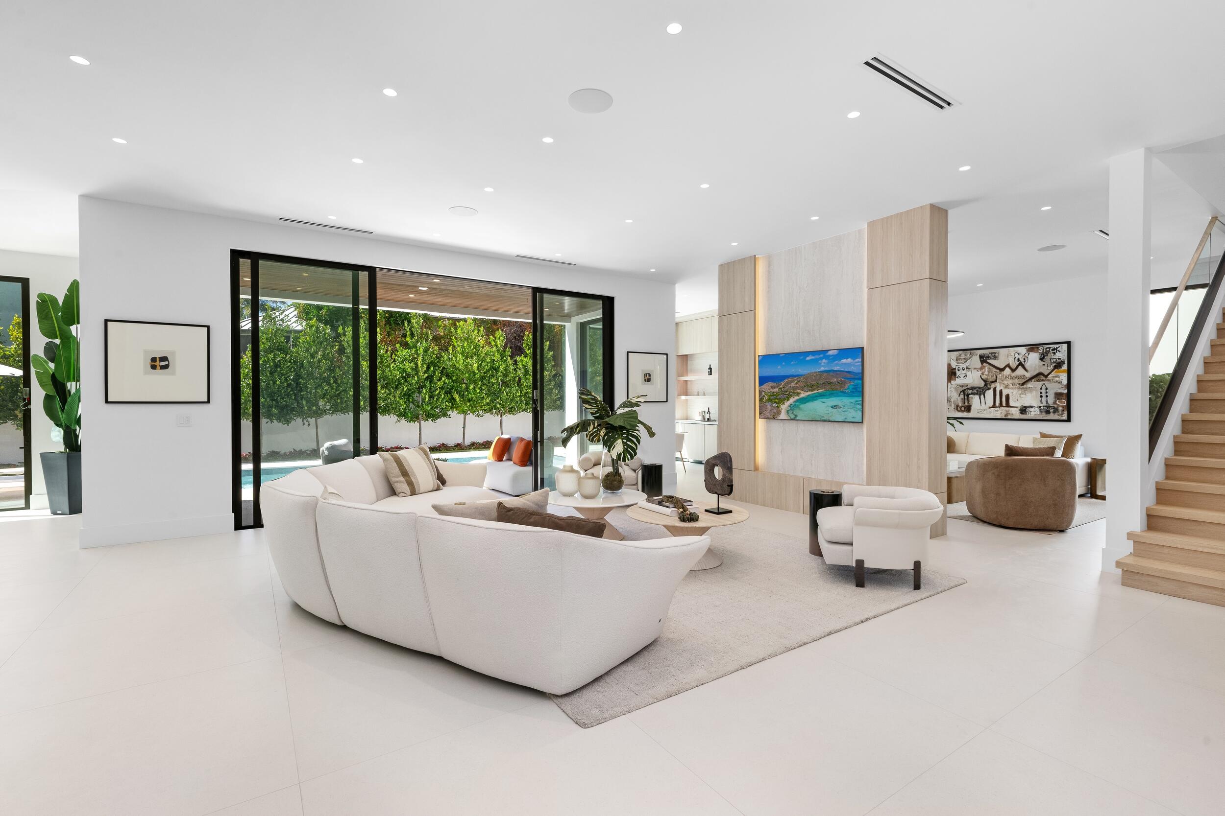 1051 NE 2nd, Boca Raton FL 33432