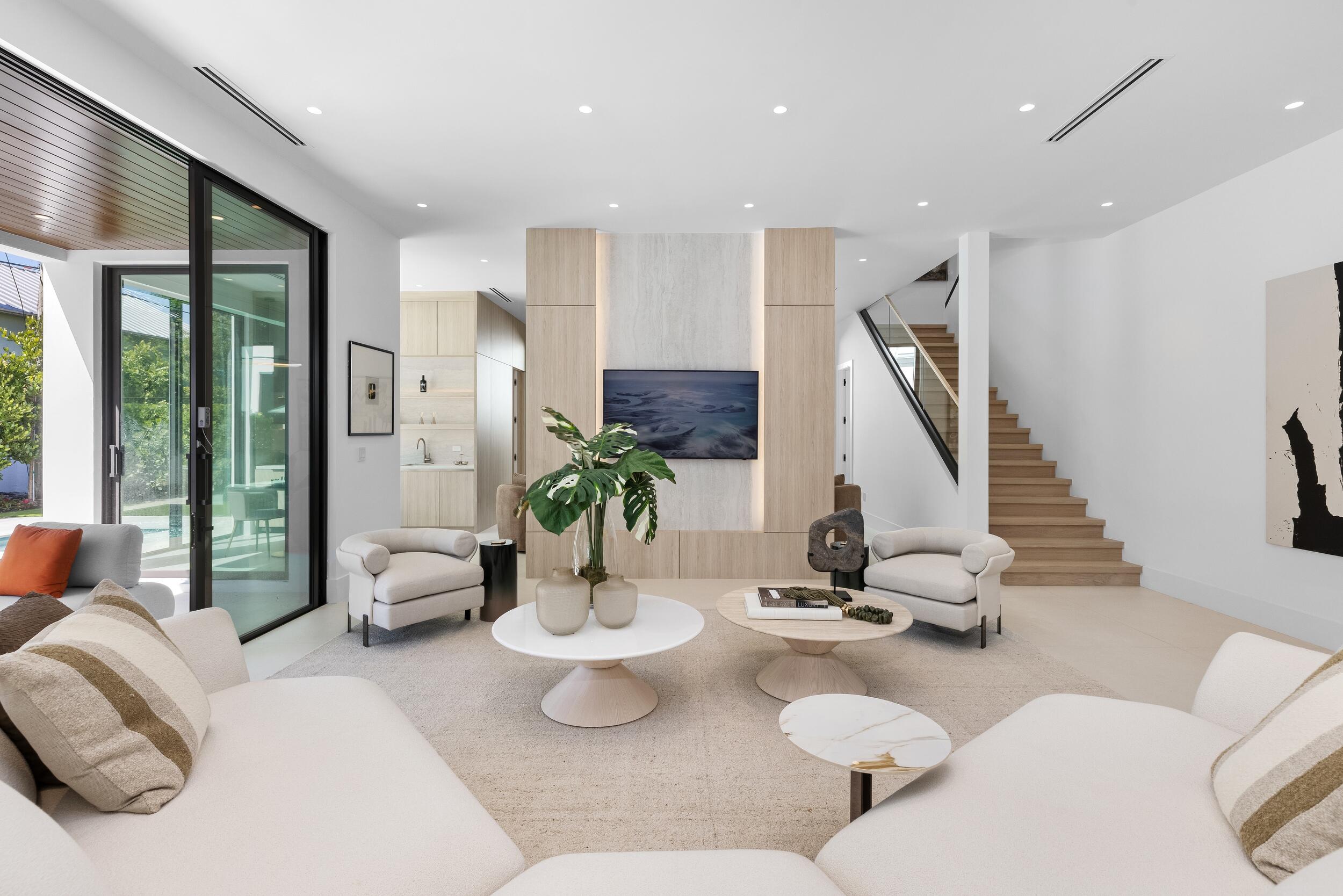 1051 NE 2nd, Boca Raton FL 33432