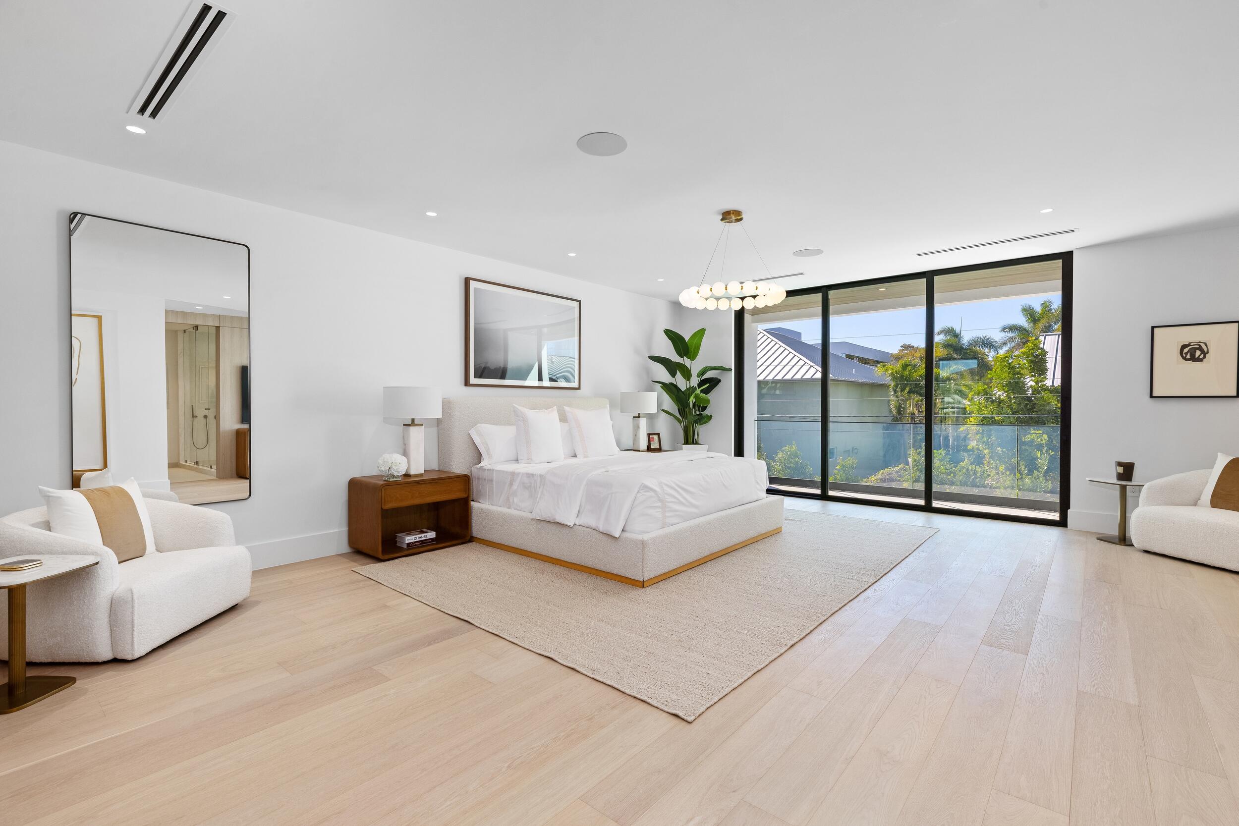 1051 NE 2nd, Boca Raton FL 33432