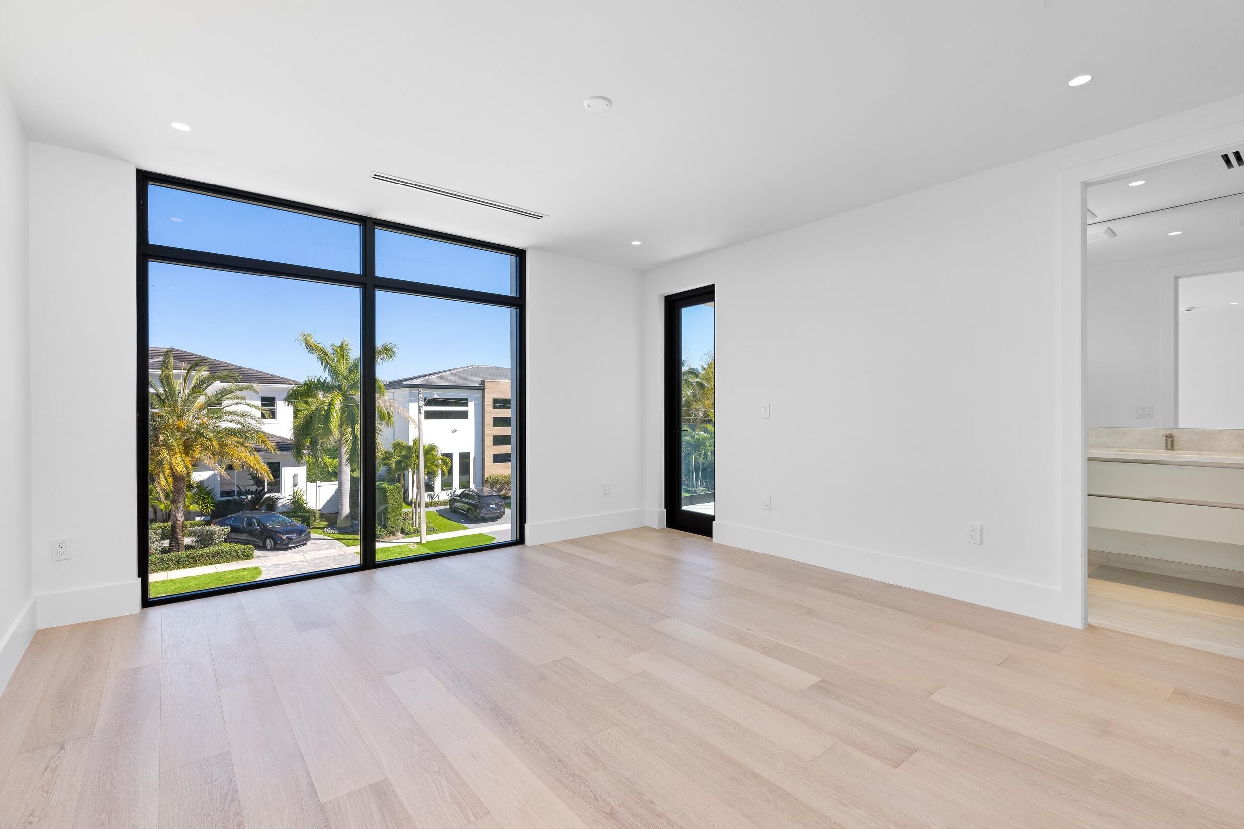 1051 NE 2nd, Boca Raton FL 33432