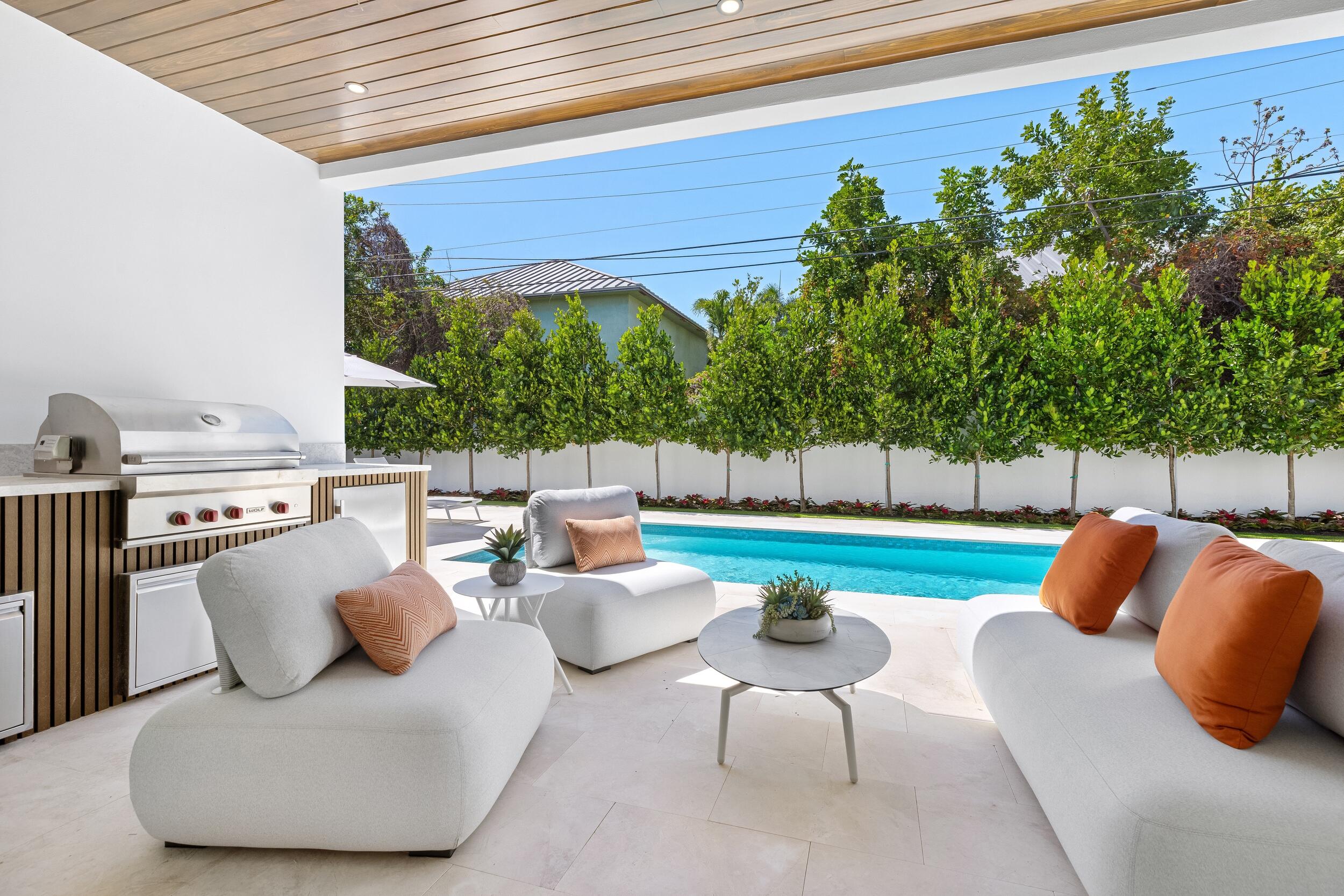 1051 NE 2nd, Boca Raton FL 33432