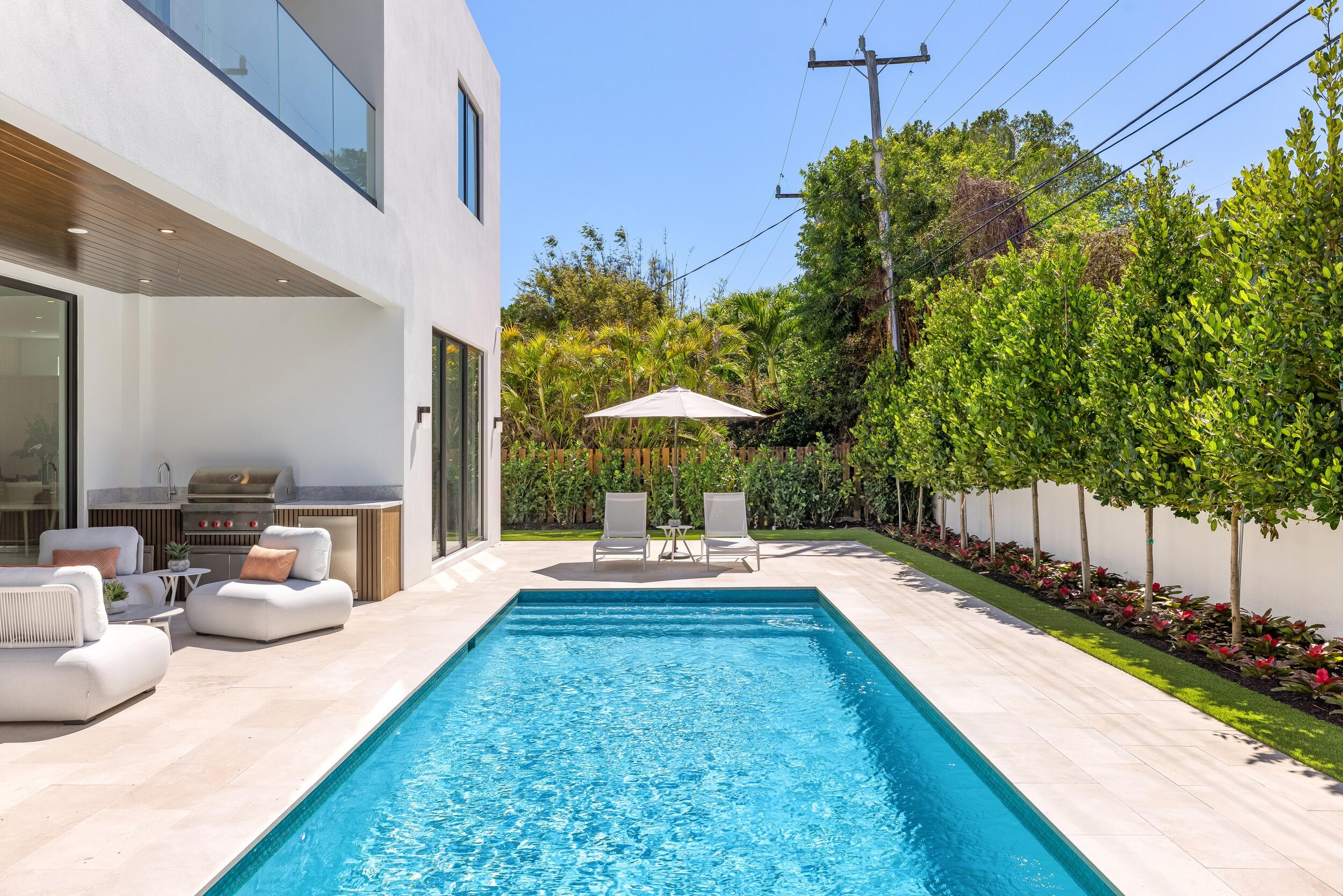 1051 NE 2nd, Boca Raton FL 33432